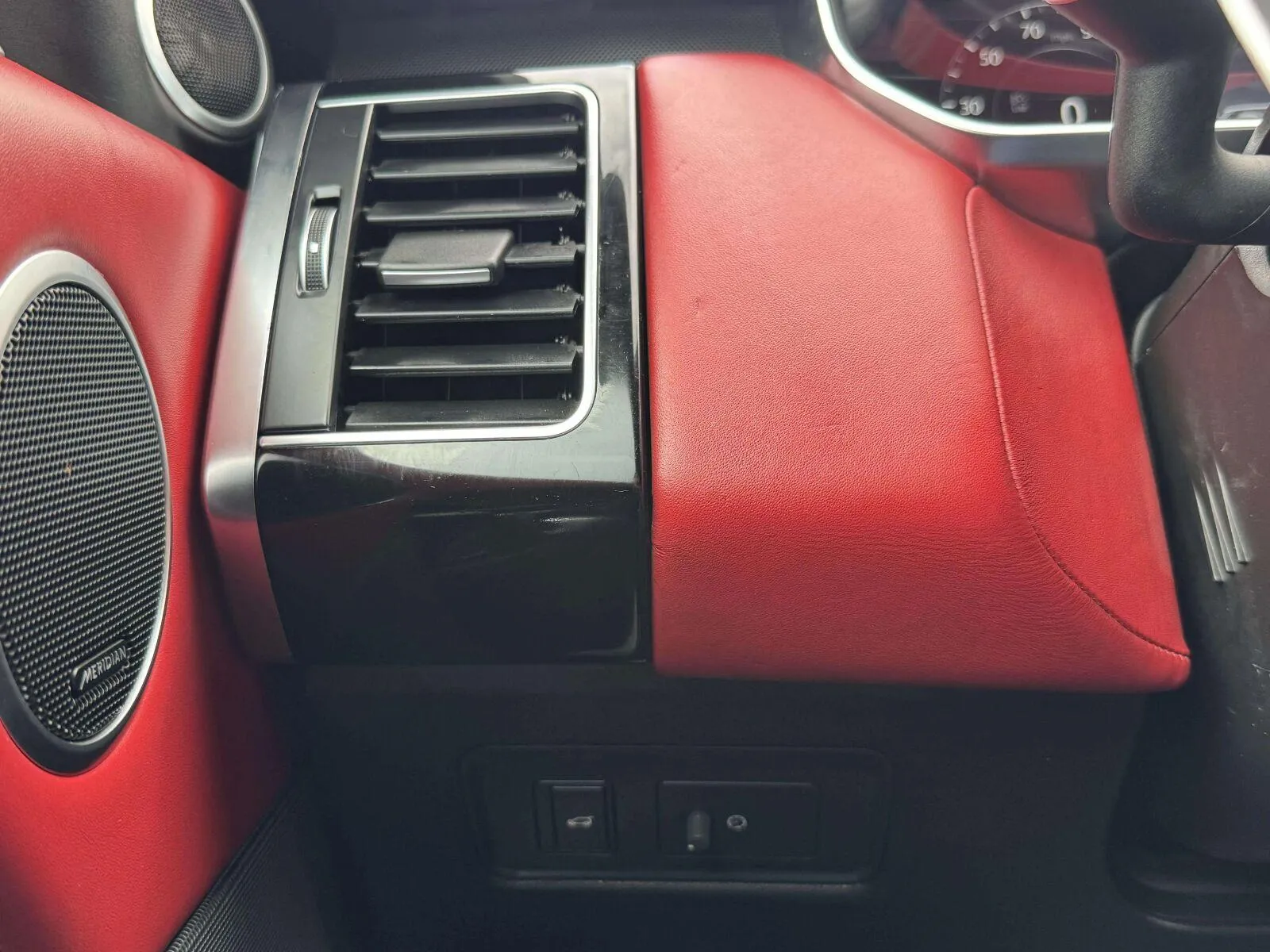 Land Rover Range Rover Sport photo 24