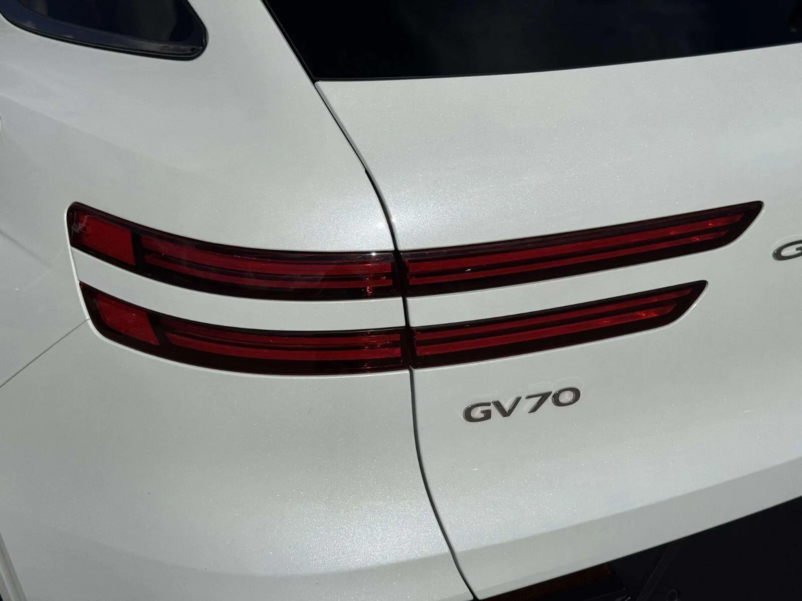 Genesis GV70 photo 14