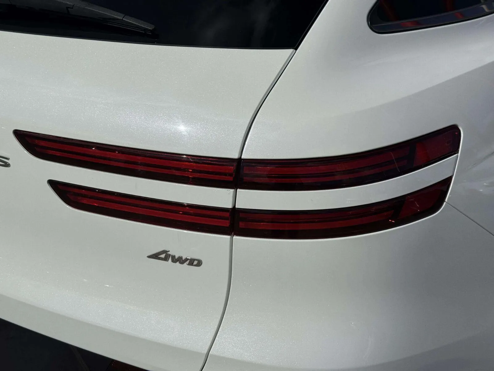 Genesis GV70 photo 15