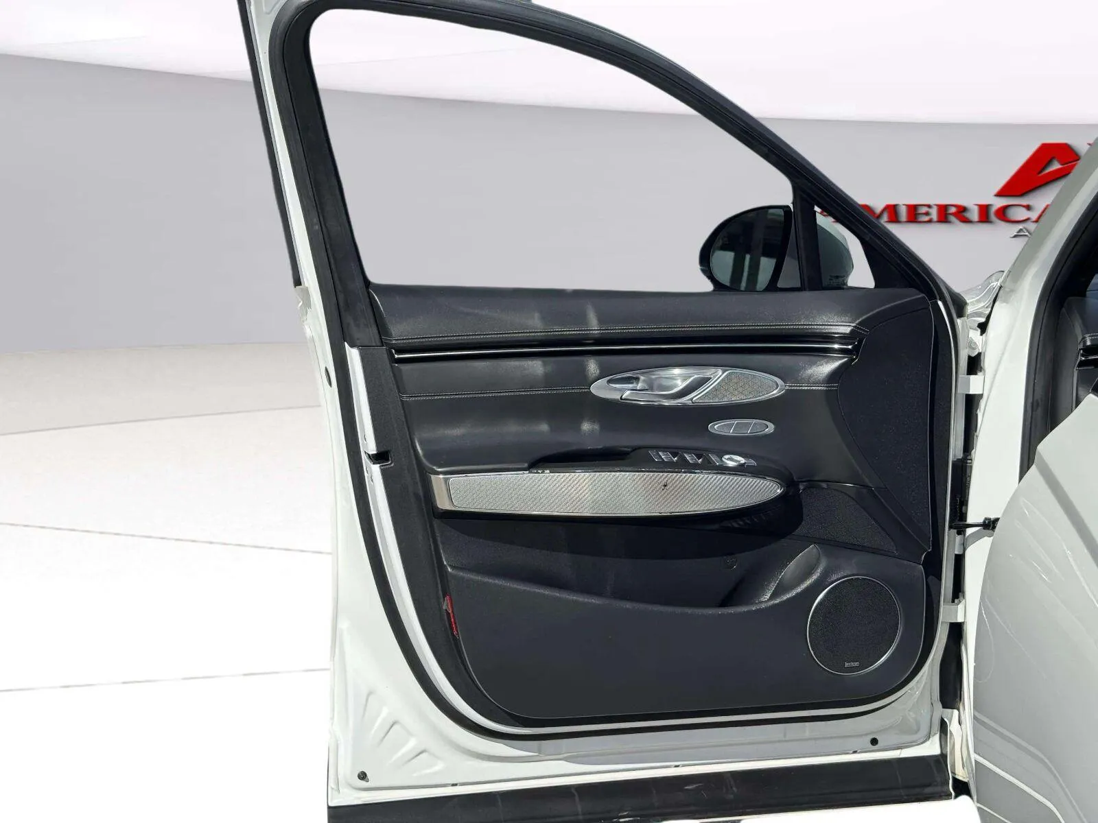 Genesis GV70 photo 17