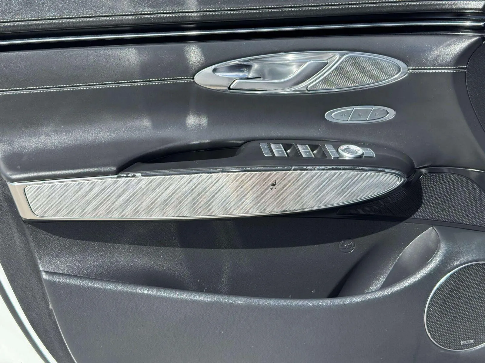 Genesis GV70 photo 18