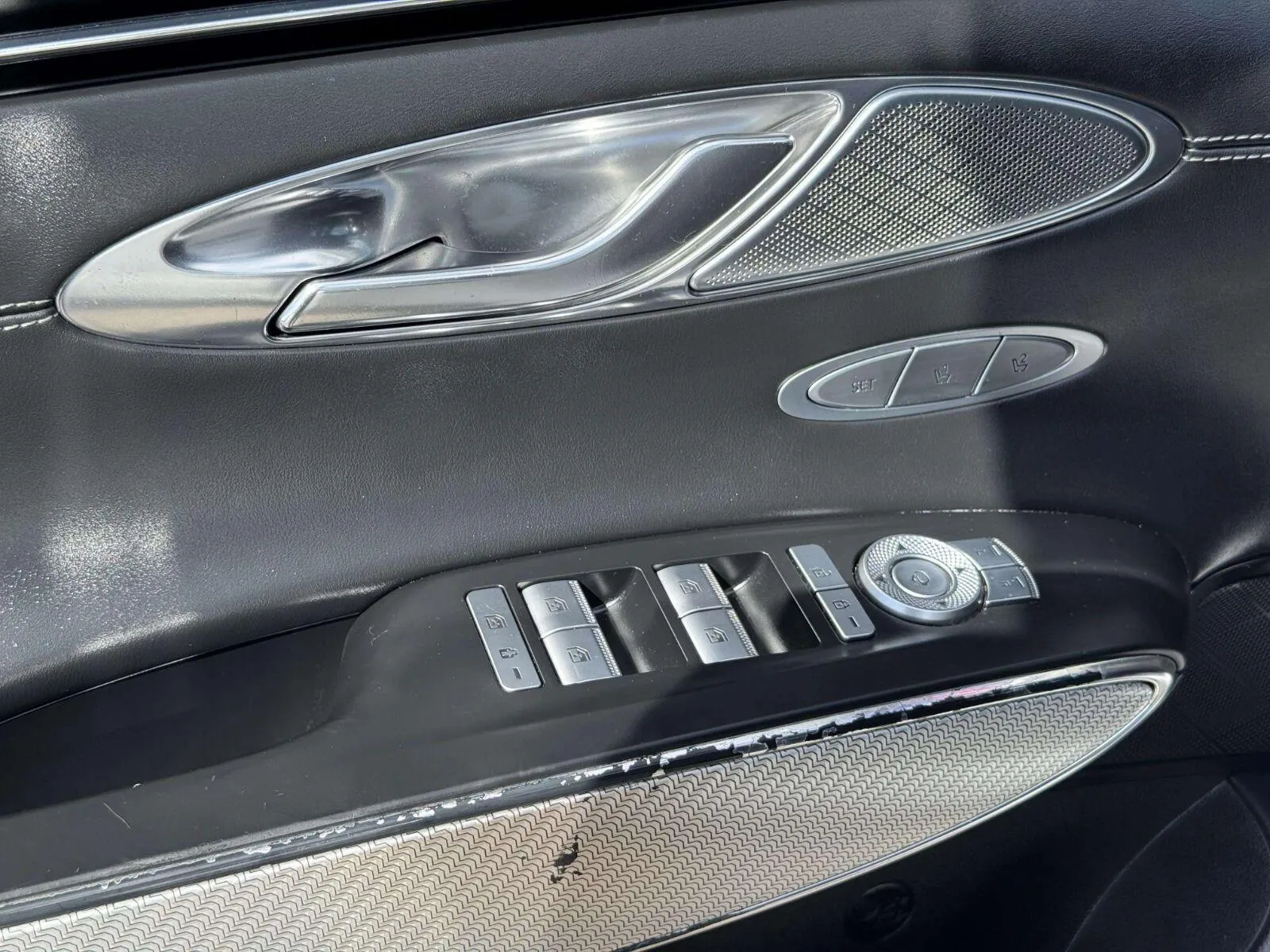 Genesis GV70 photo 19