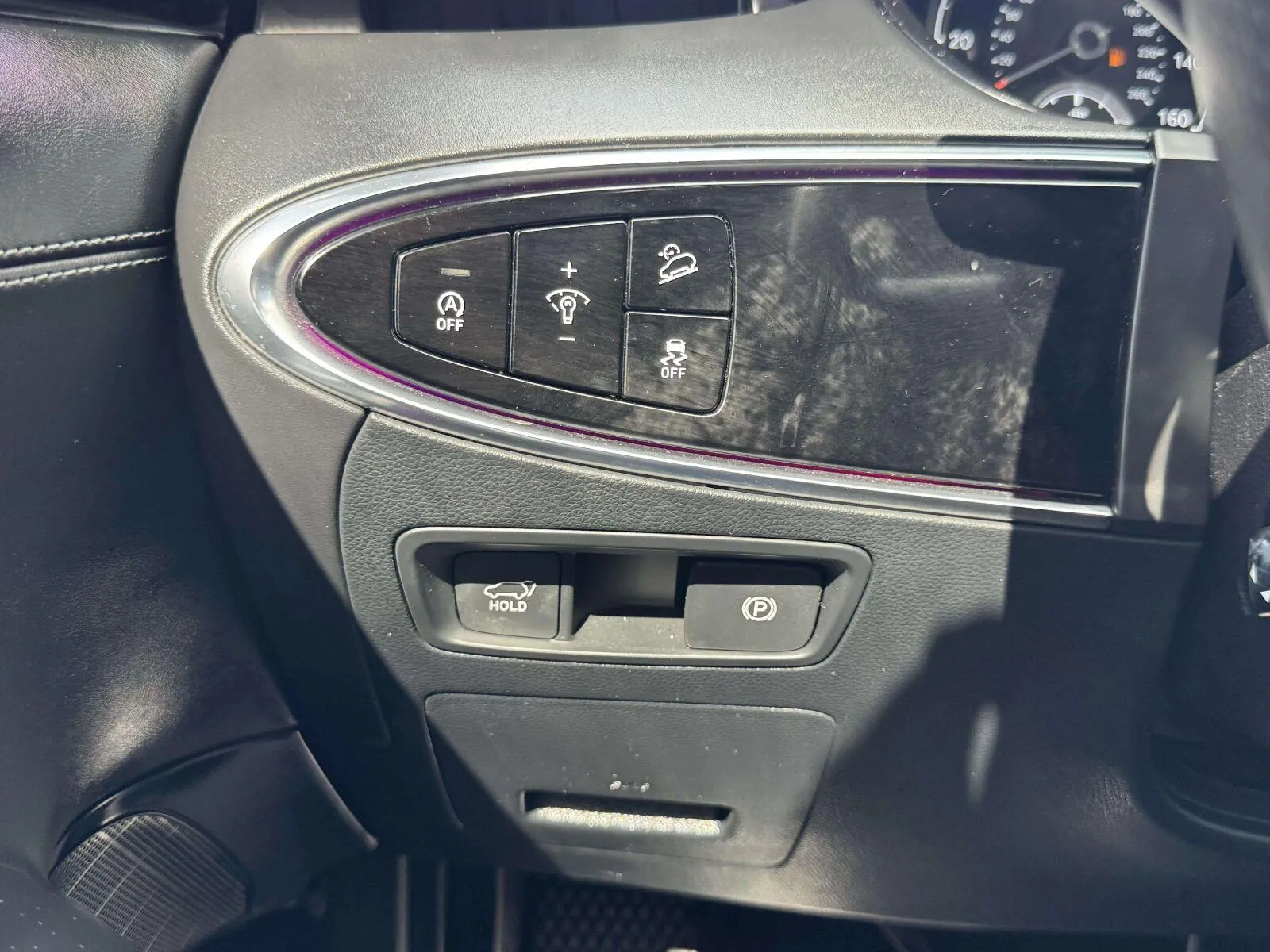 Genesis GV70 photo 24