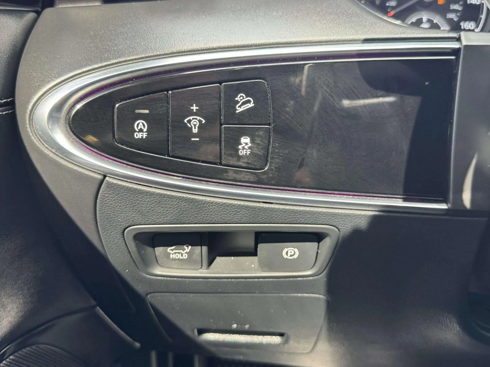Genesis GV70 photo 25