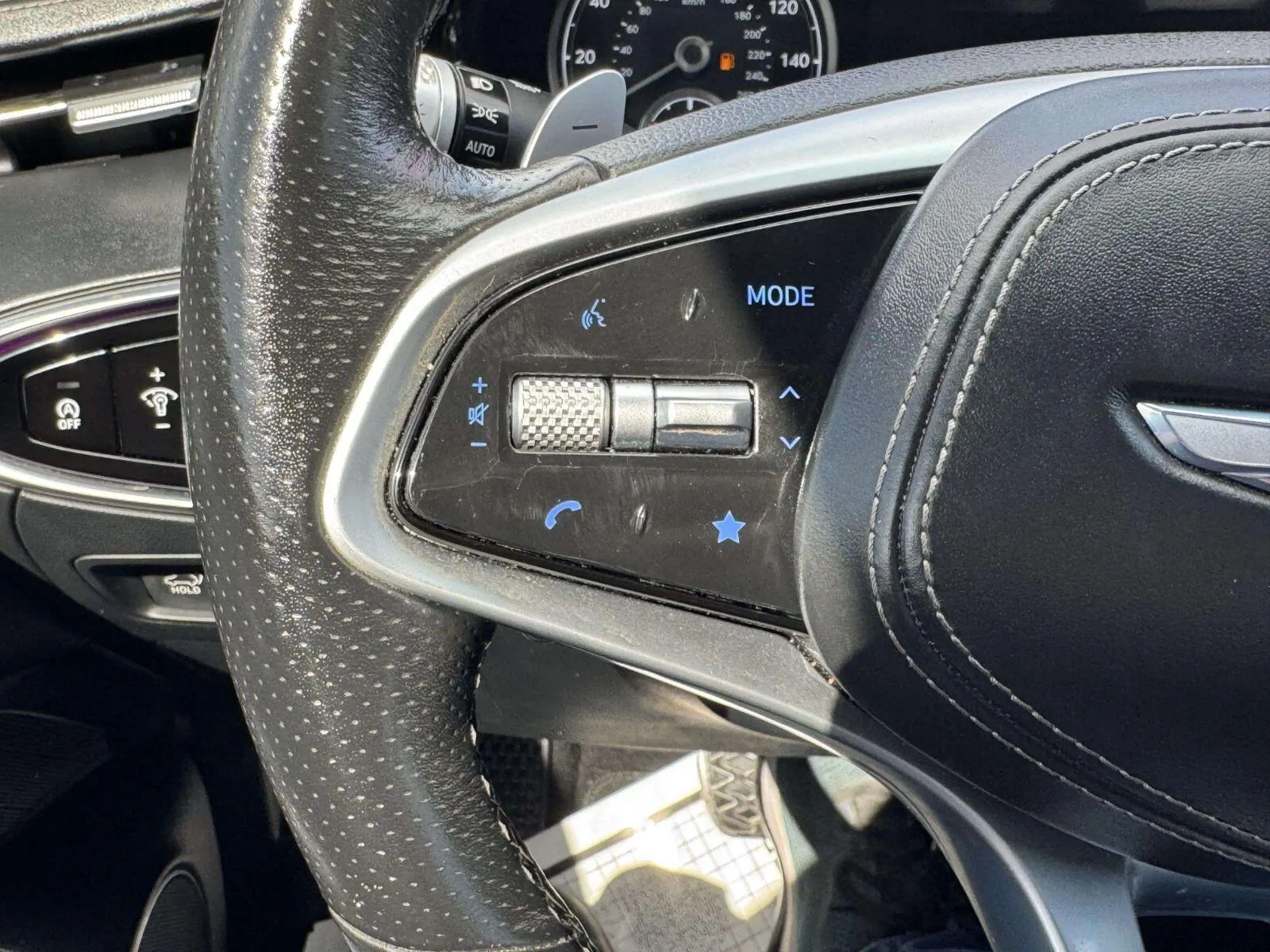 Genesis GV70 photo 29