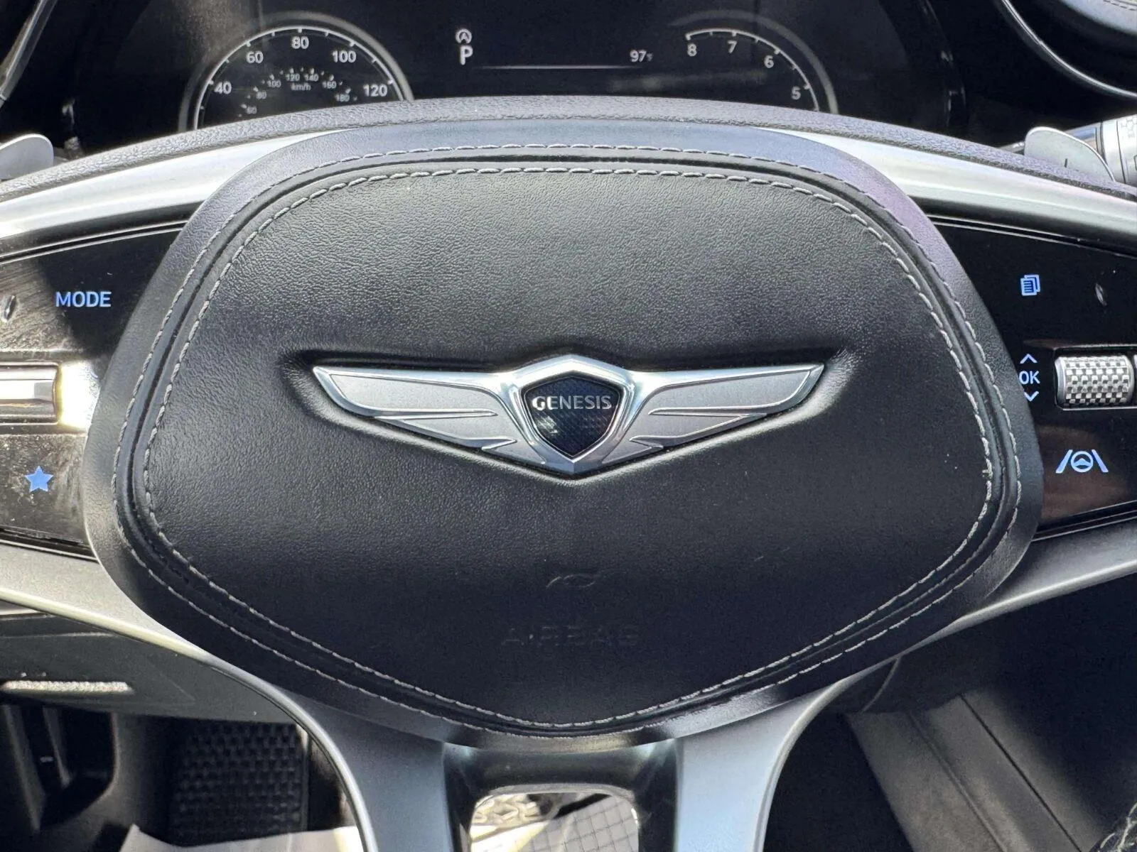 Genesis GV70 photo 30