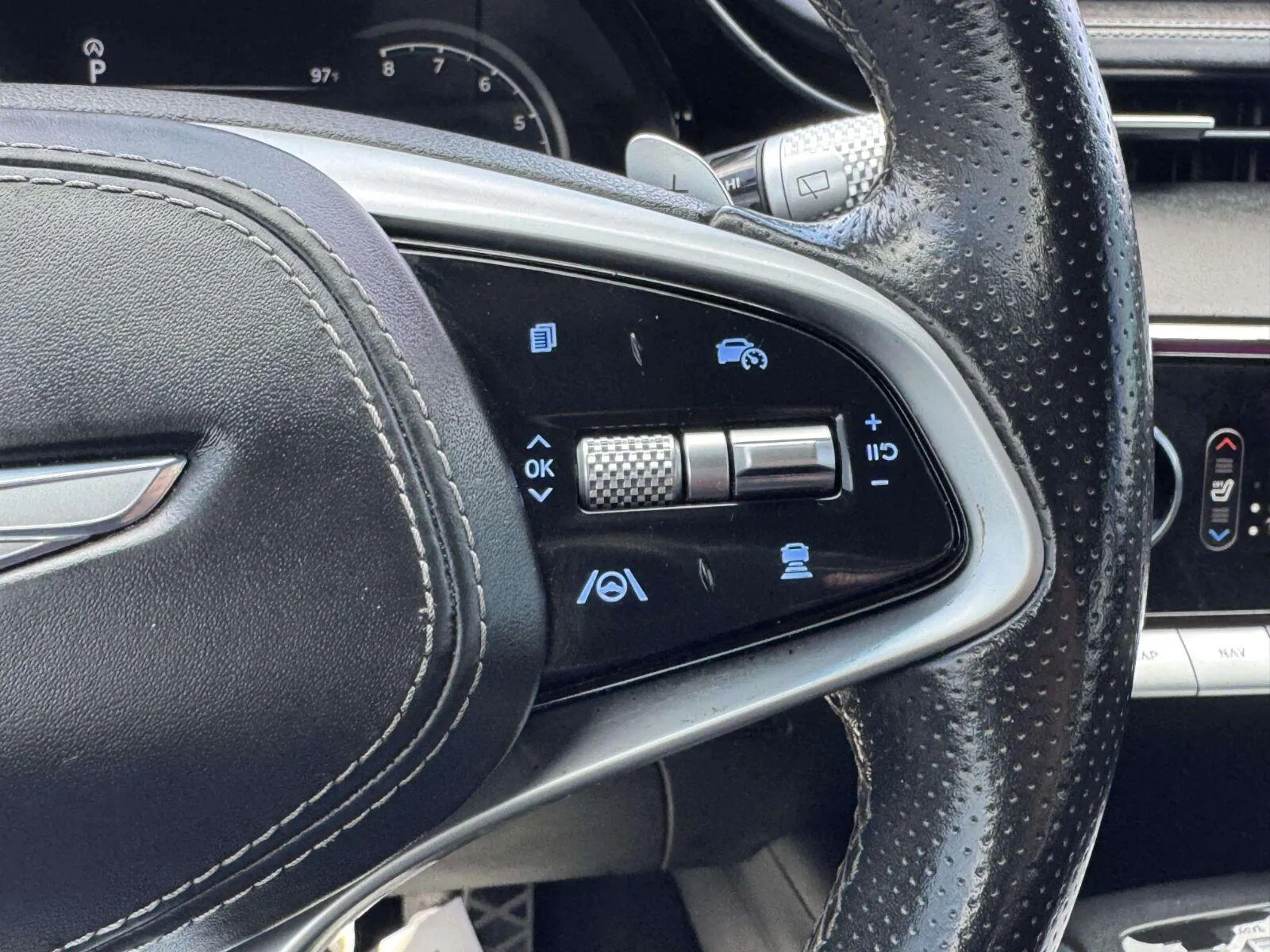 Genesis GV70 photo 31
