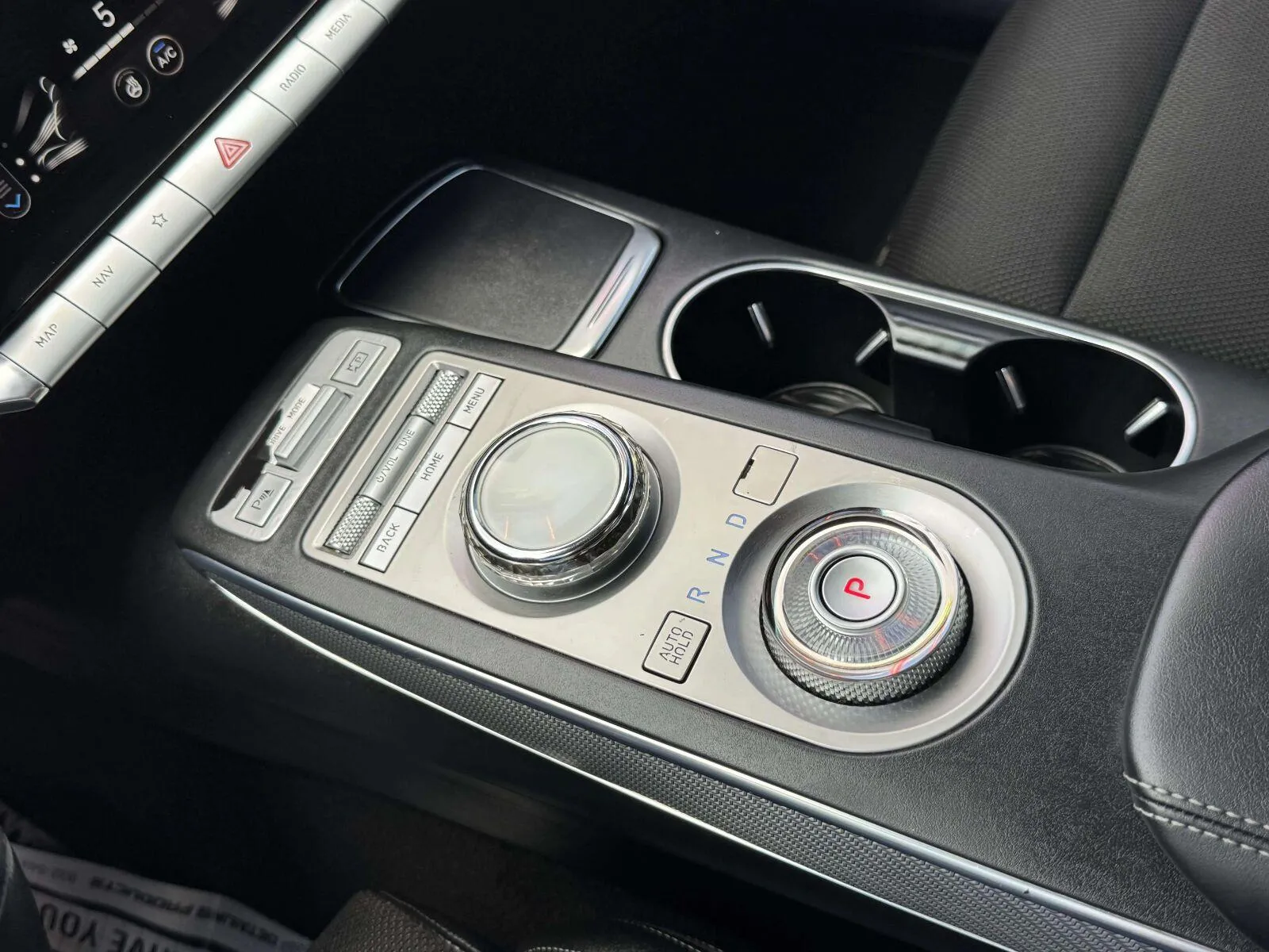 Genesis GV70 photo 37