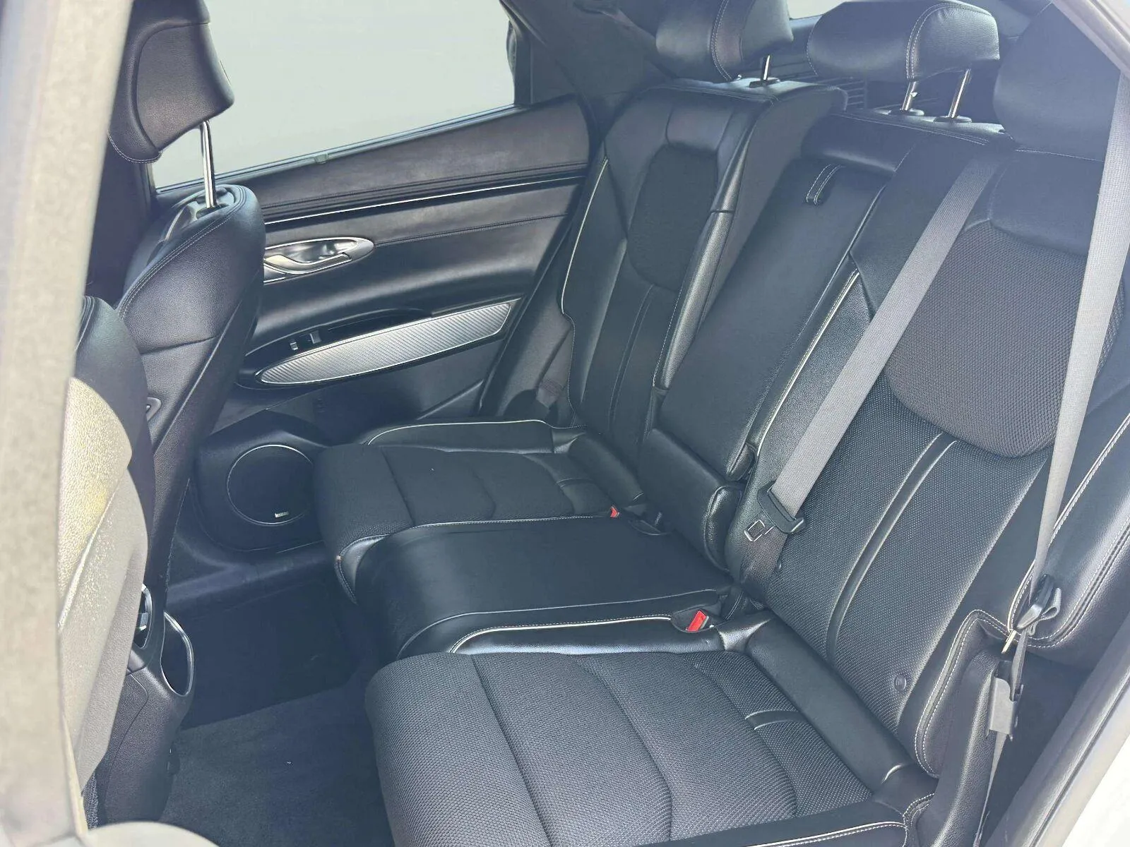 Genesis GV70 photo 42