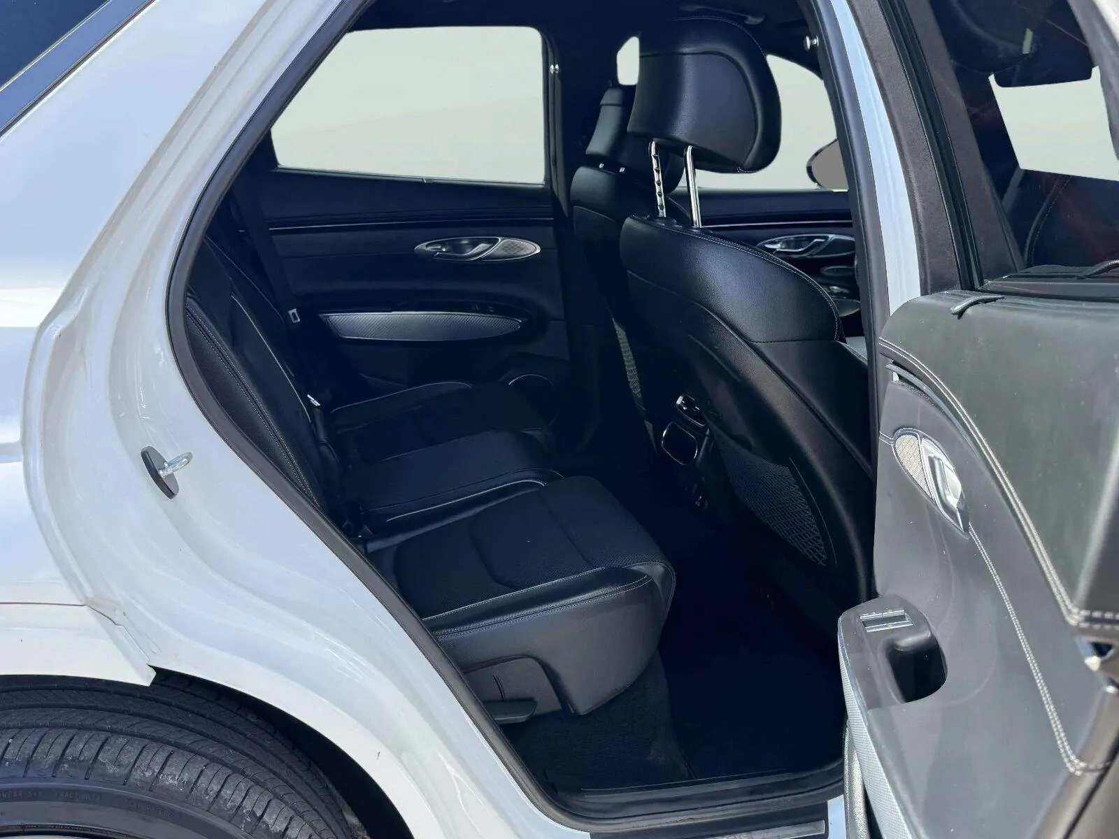 Genesis GV70 photo 44
