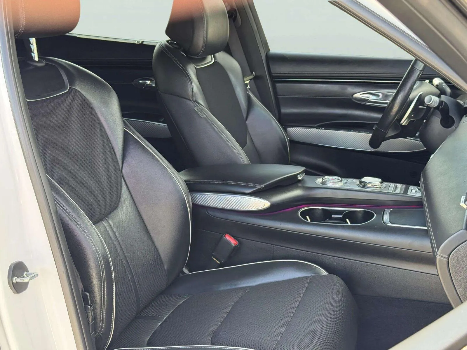 Genesis GV70 photo 57