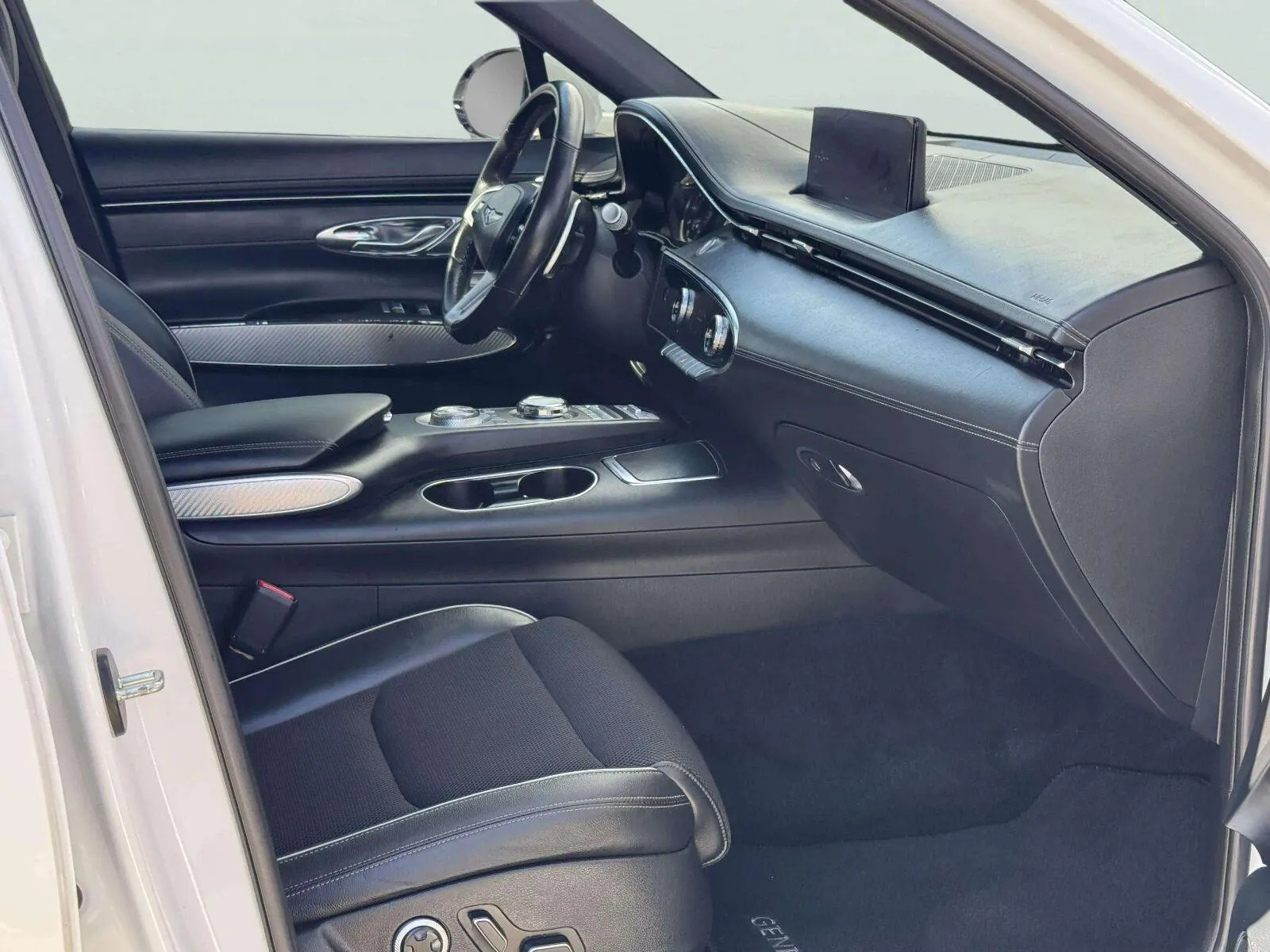 Genesis GV70 photo 58