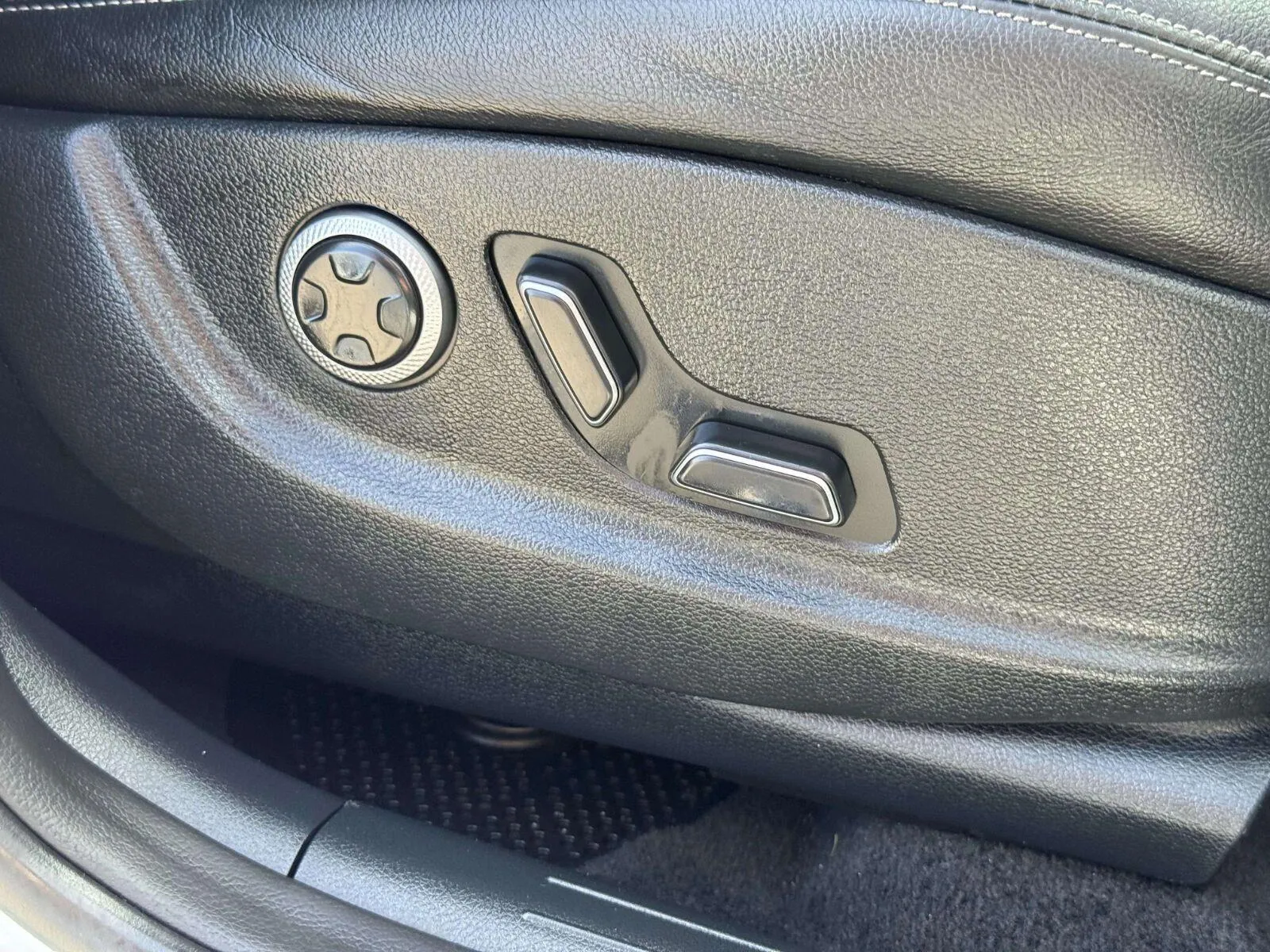 Genesis GV70 photo 60