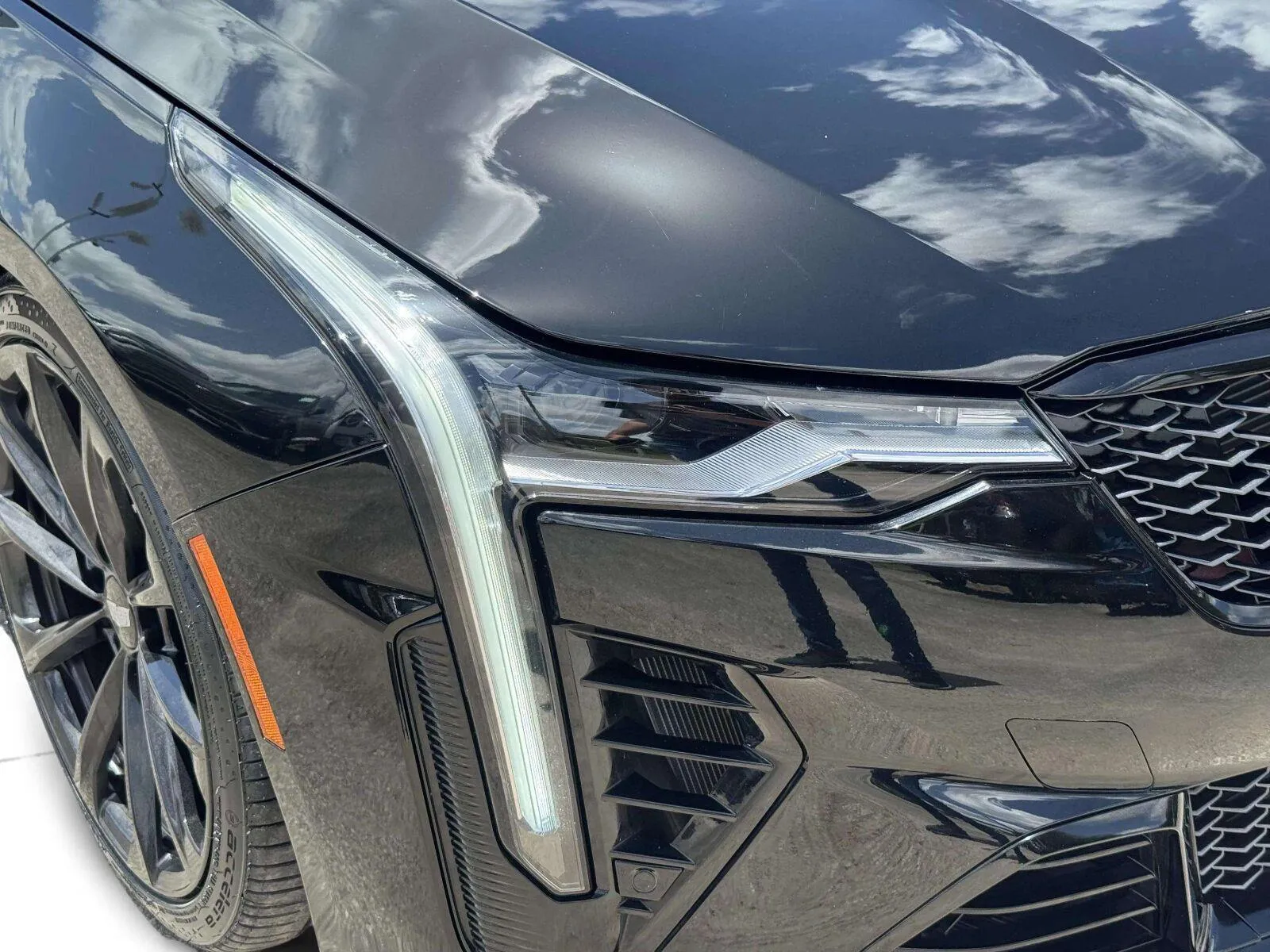 Cadillac CT4-V photo 11
