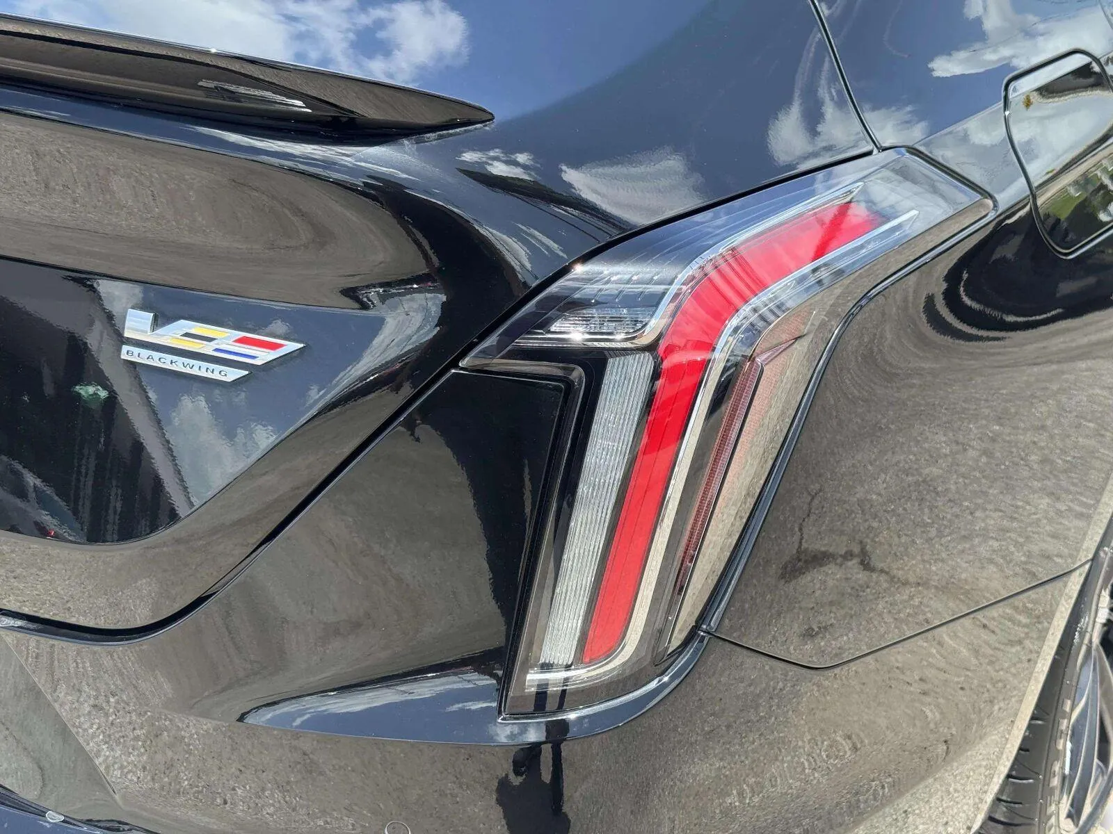 Cadillac CT4-V photo 15