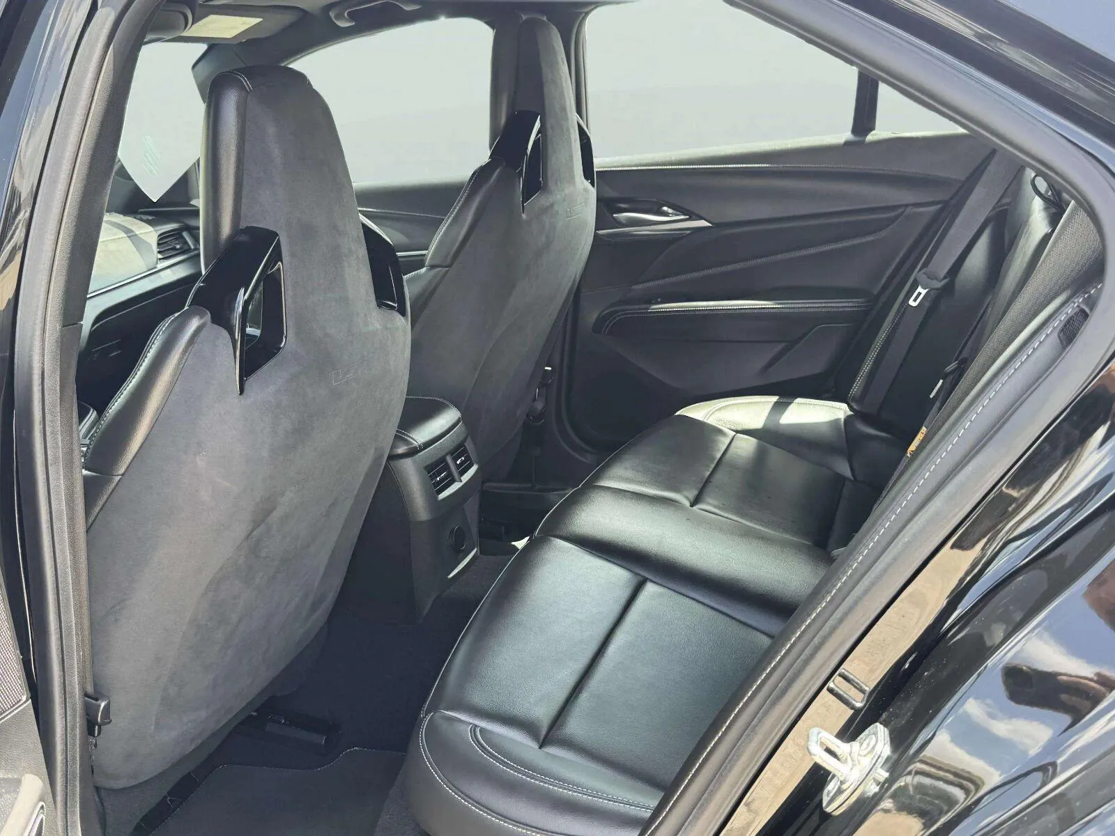 Cadillac CT4-V photo 39