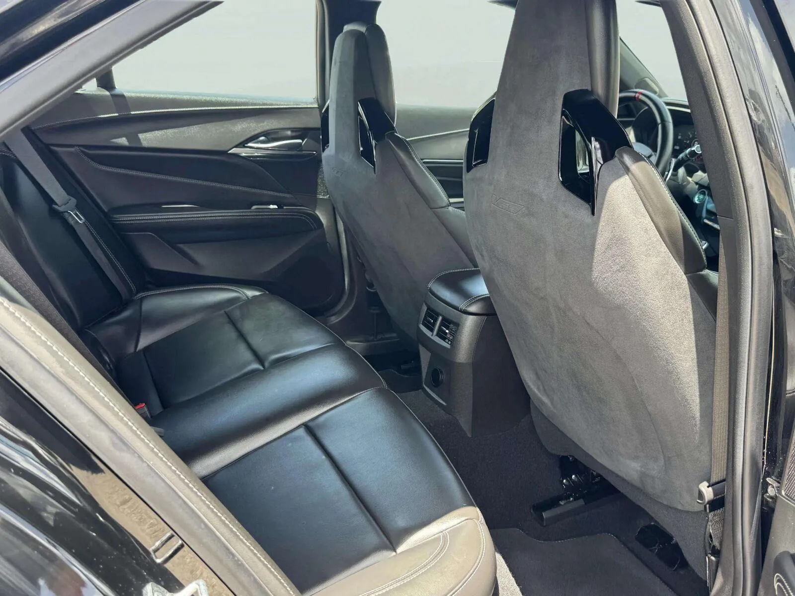 Cadillac CT4-V photo 45
