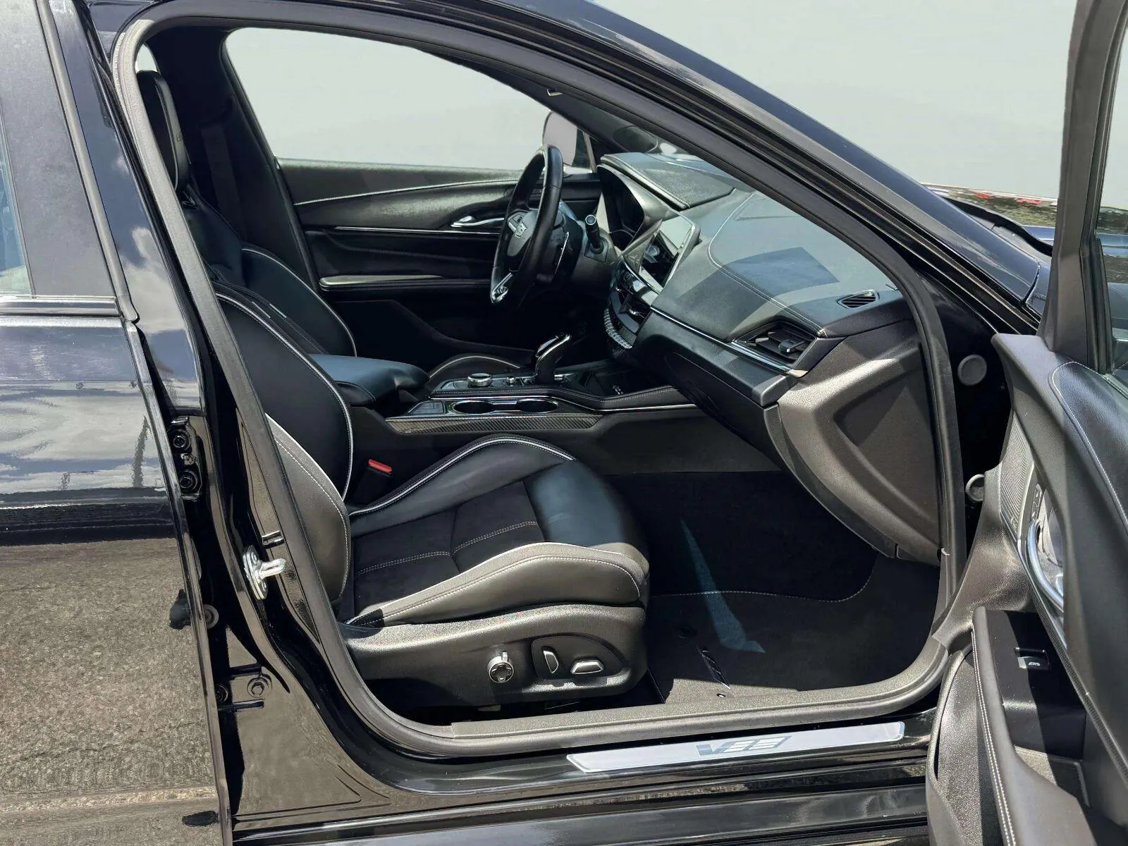 Cadillac CT4-V photo 51