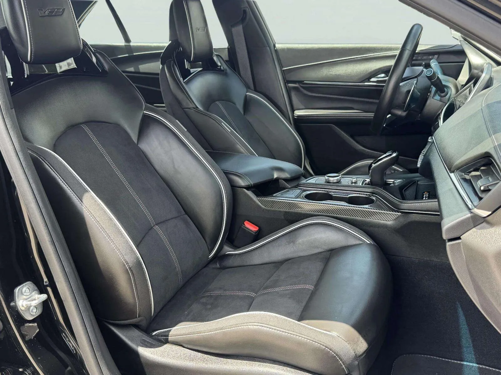 Cadillac CT4-V photo 55