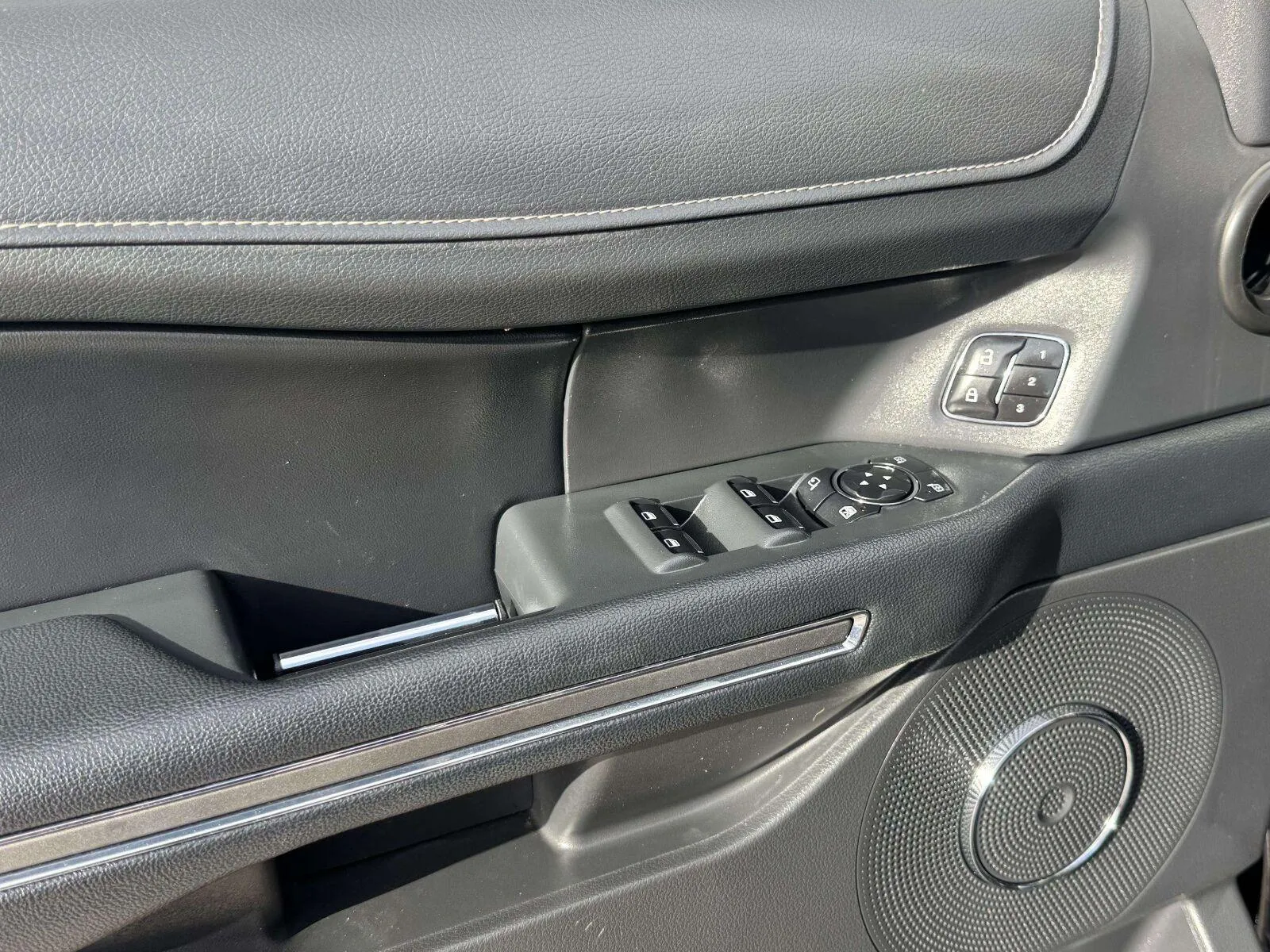 Ford Expedition photo 19