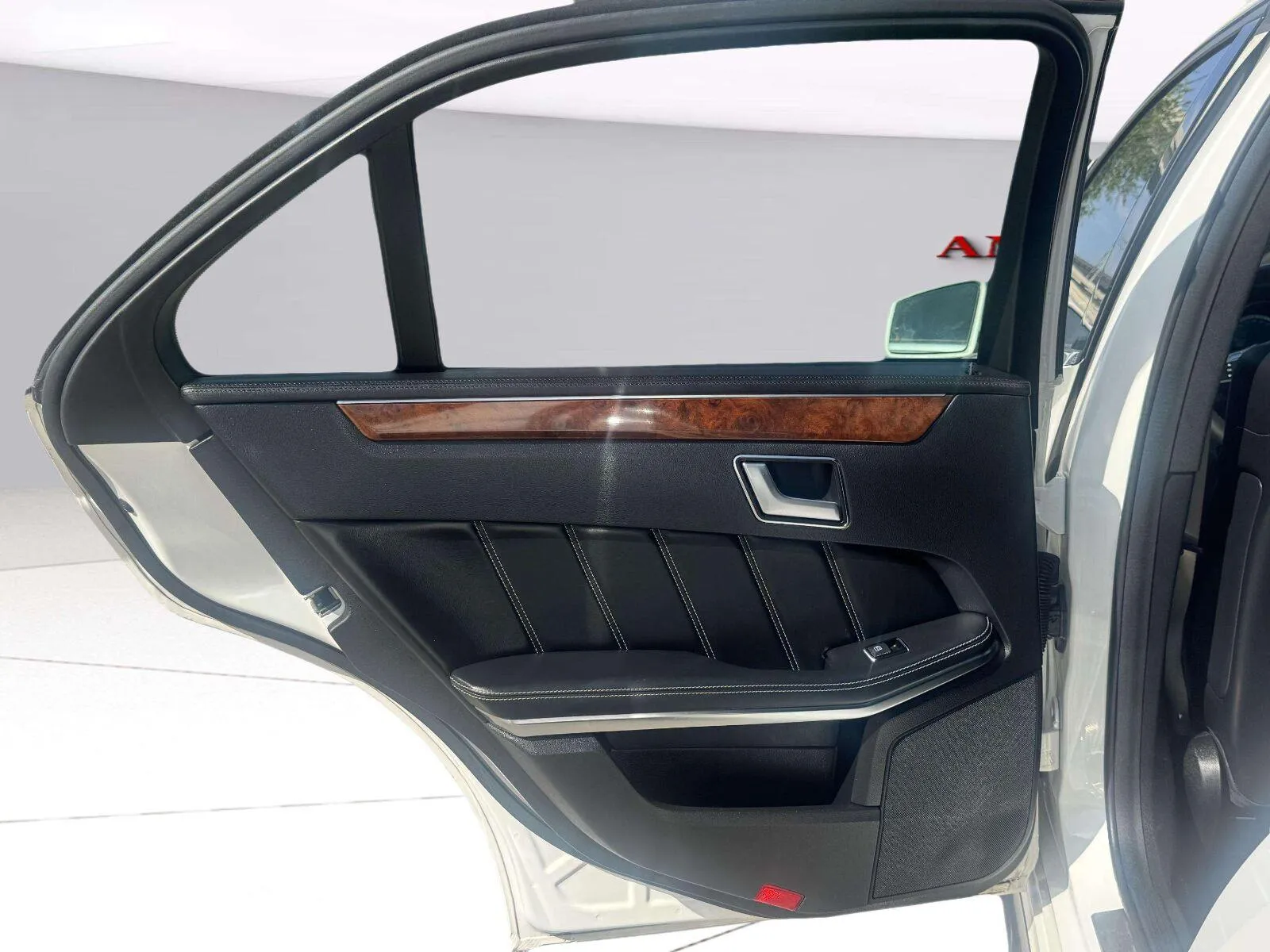 Mercedes-Benz E-Class photo 34