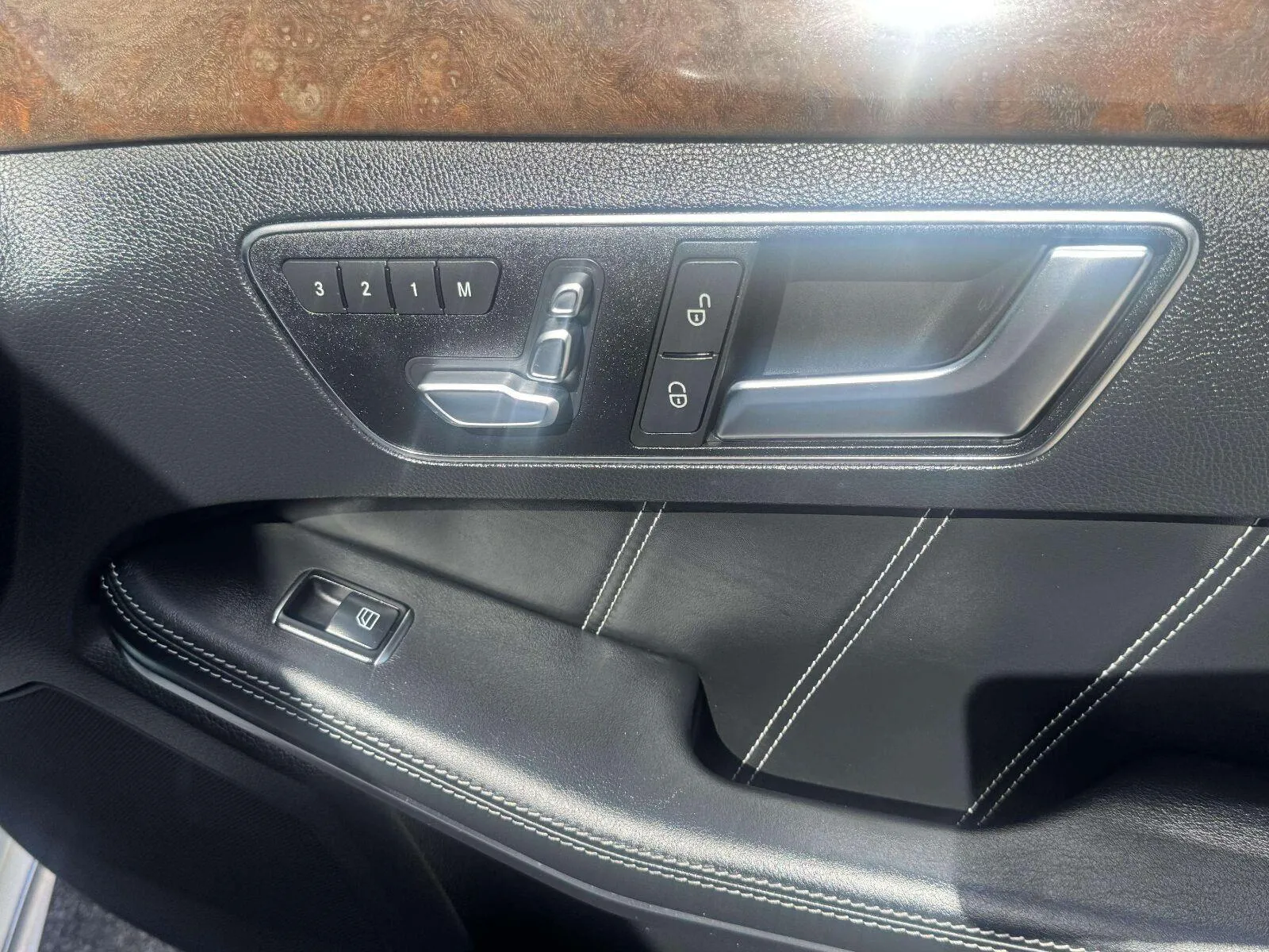 Mercedes-Benz E-Class photo 49