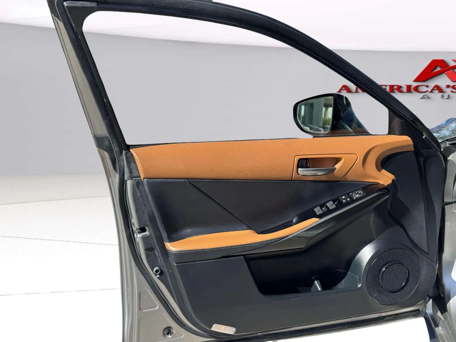 Lexus IS photo 17