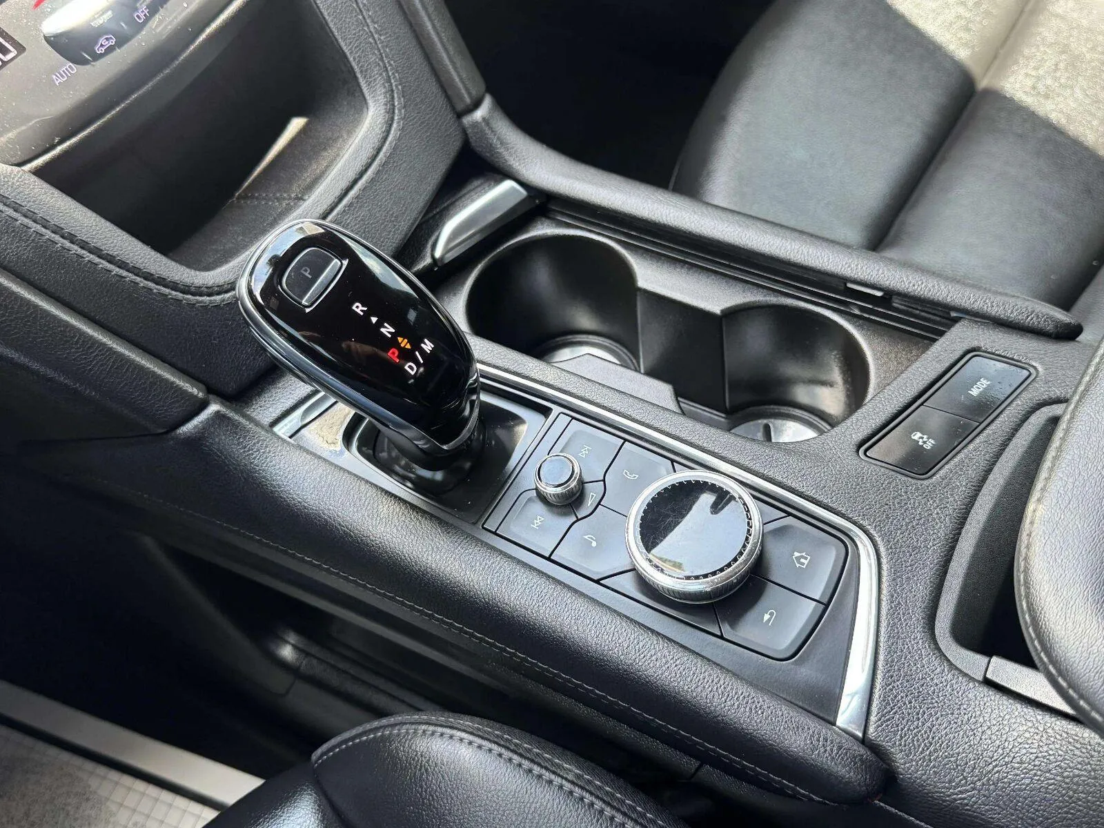 Cadillac XT6 photo 35
