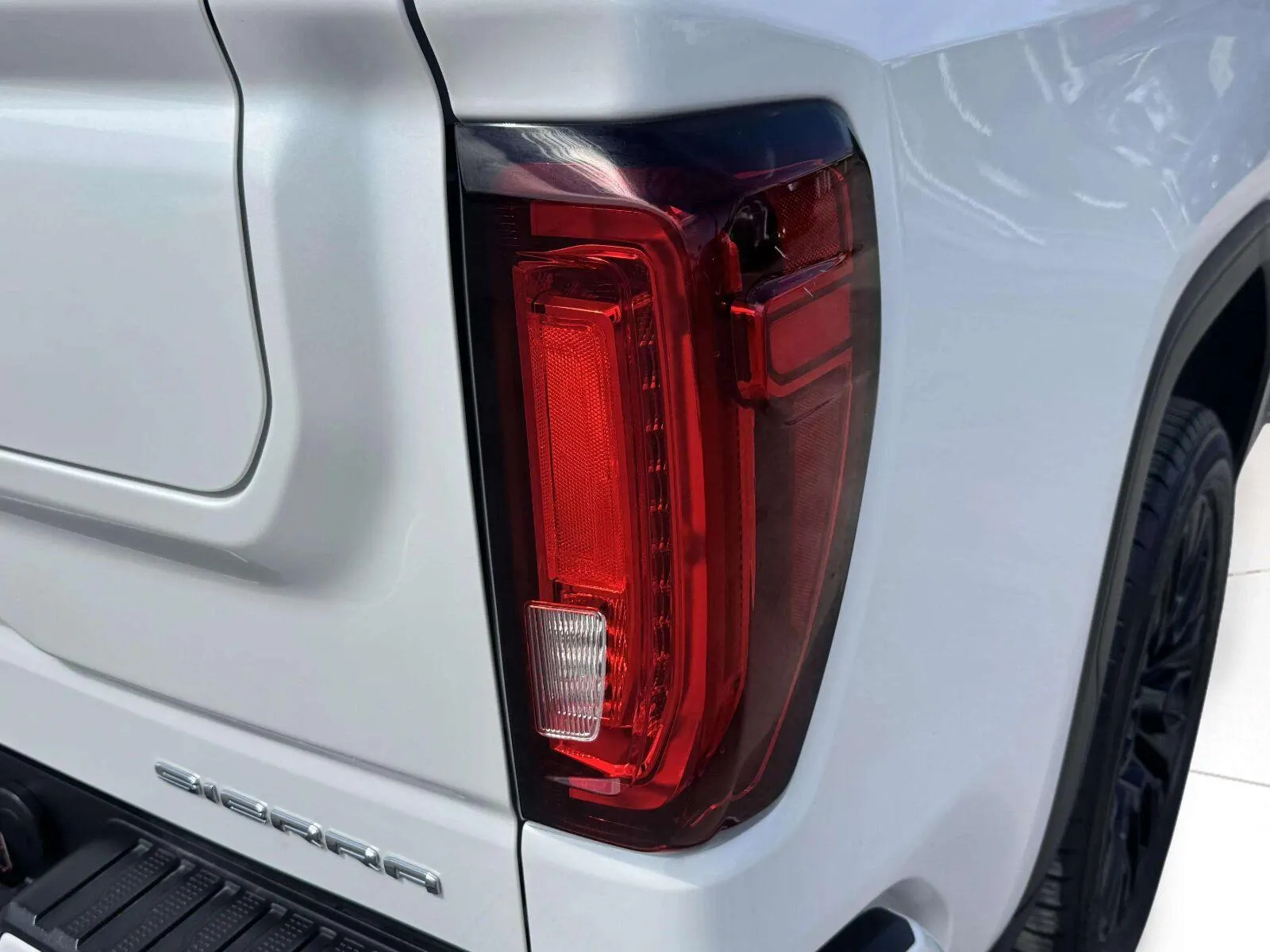 GMC Sierra photo 16