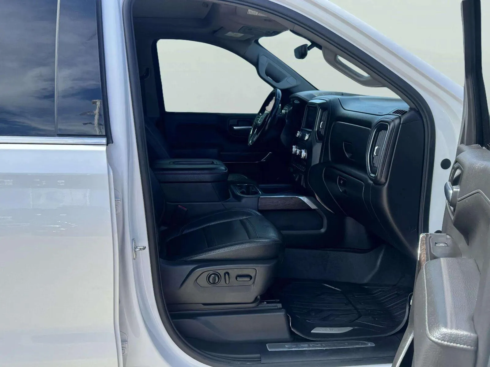 GMC Sierra photo 48