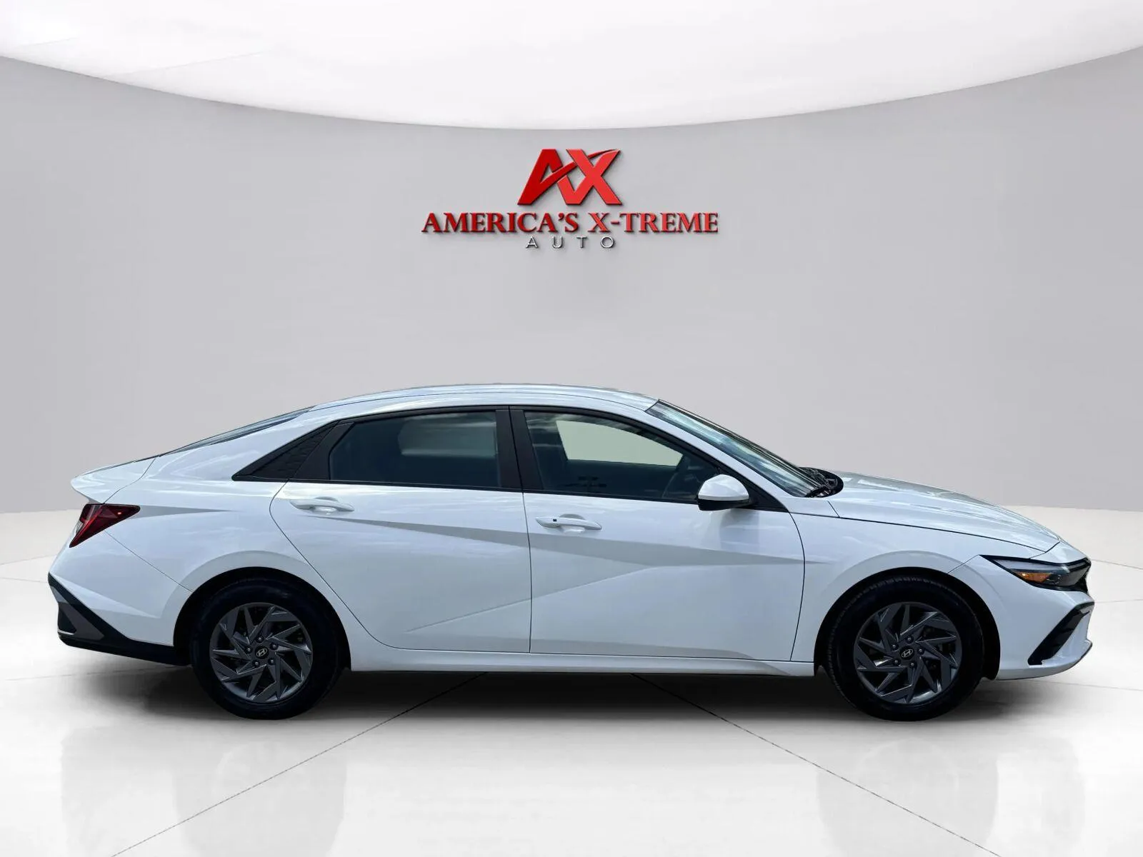 Hyundai Elantra photo 7