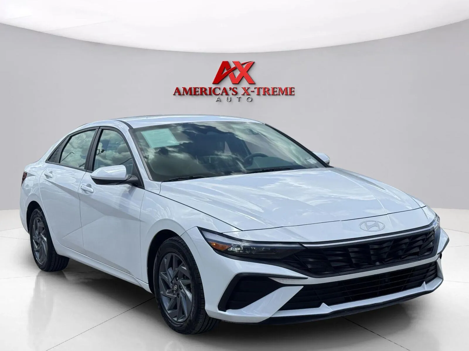 Hyundai Elantra photo 8