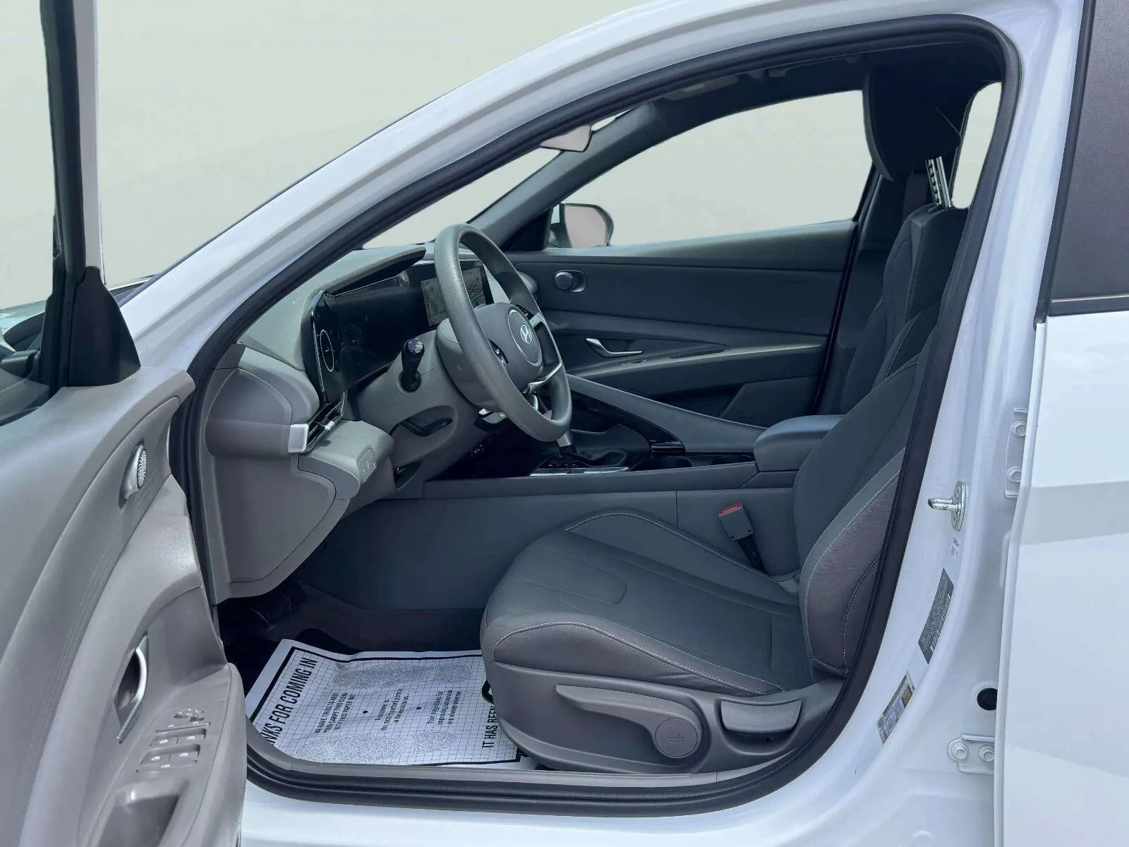 Hyundai Elantra photo 16