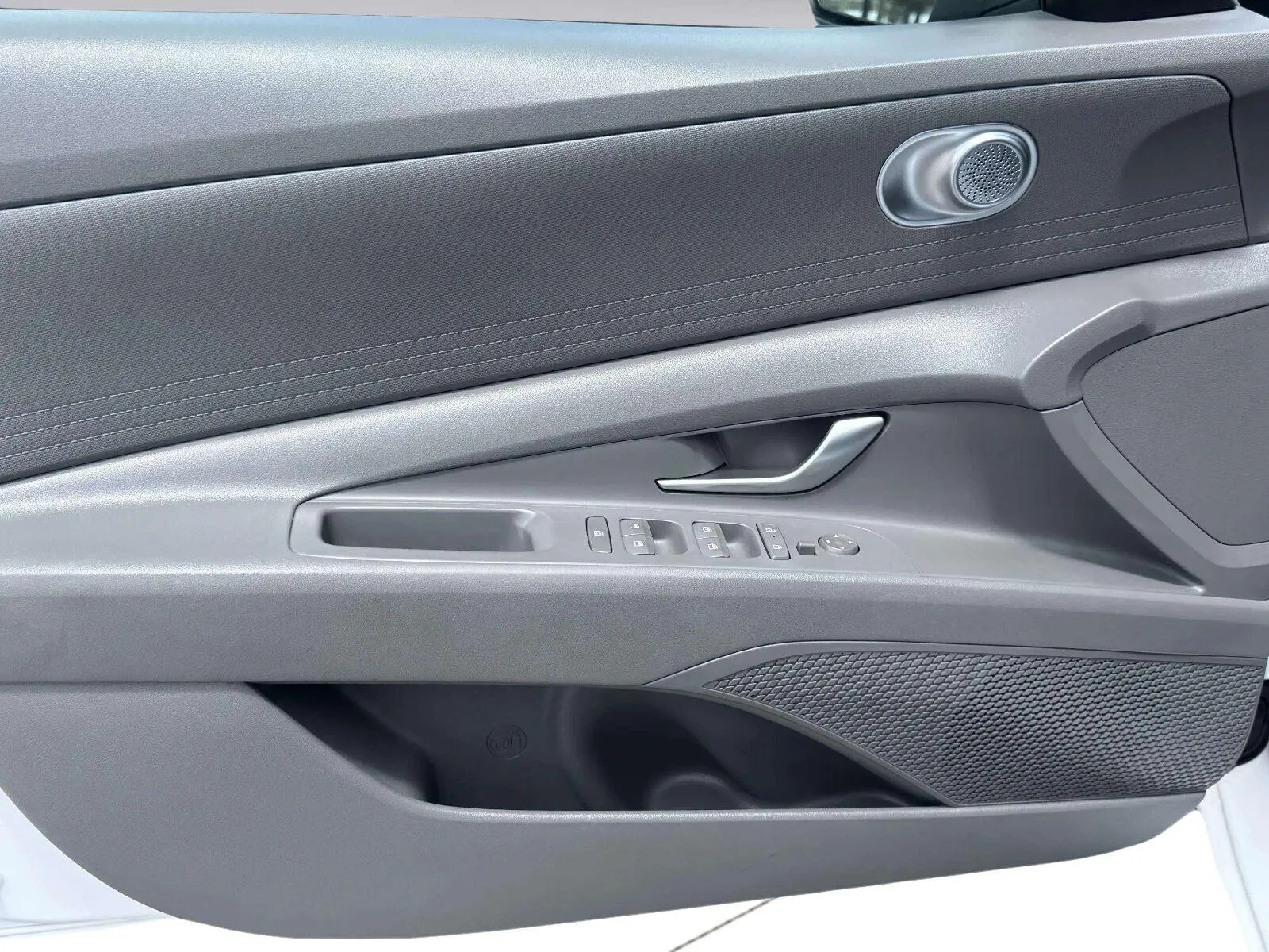 Hyundai Elantra photo 18