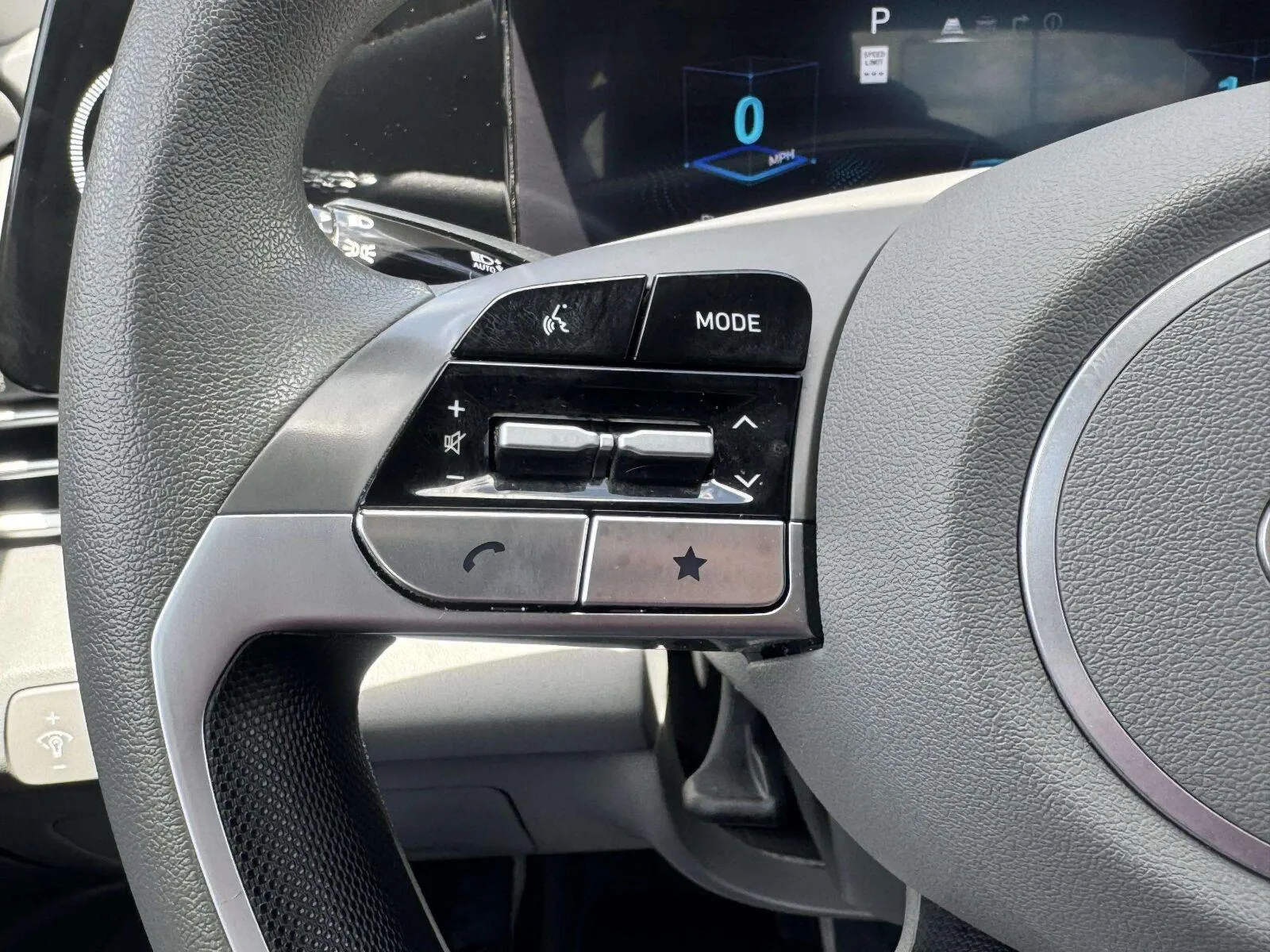Hyundai Elantra photo 25
