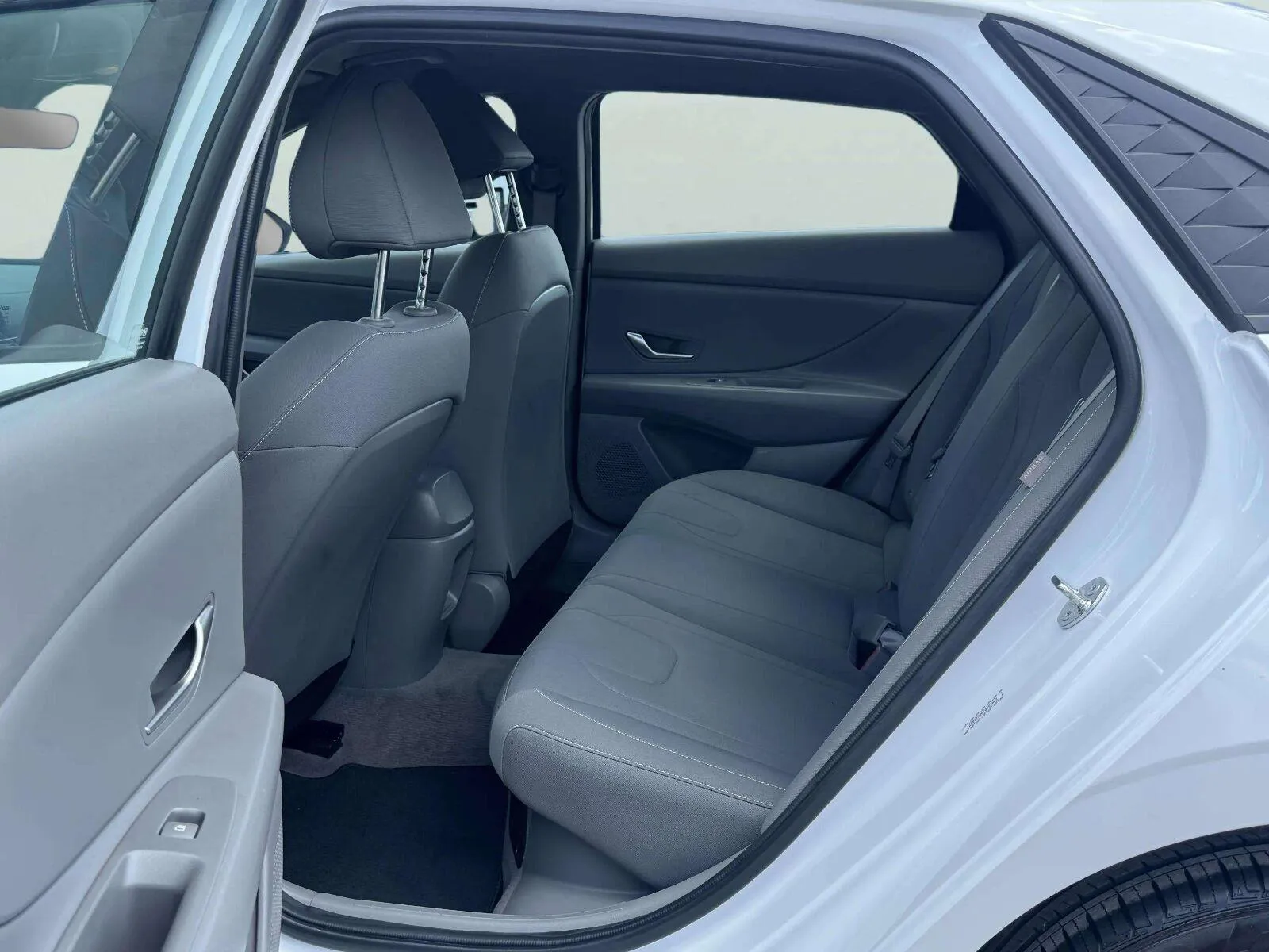 Hyundai Elantra photo 34