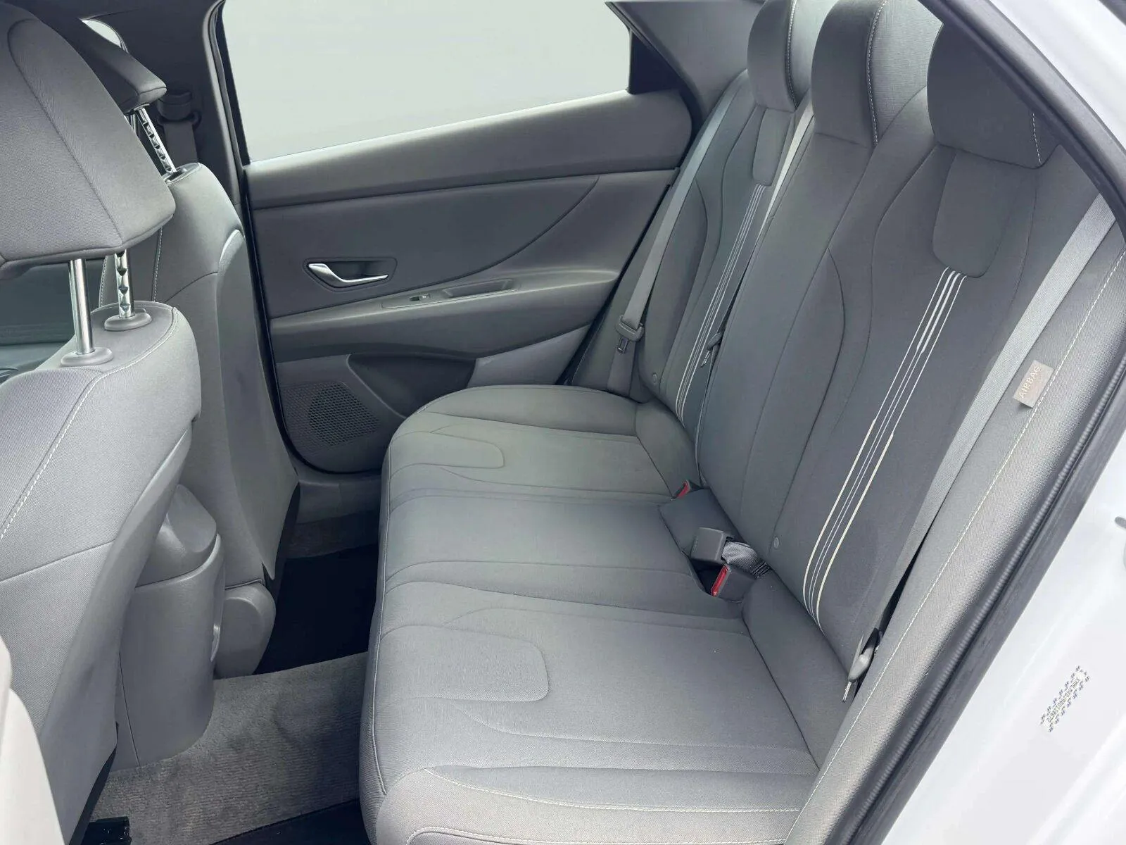Hyundai Elantra photo 37