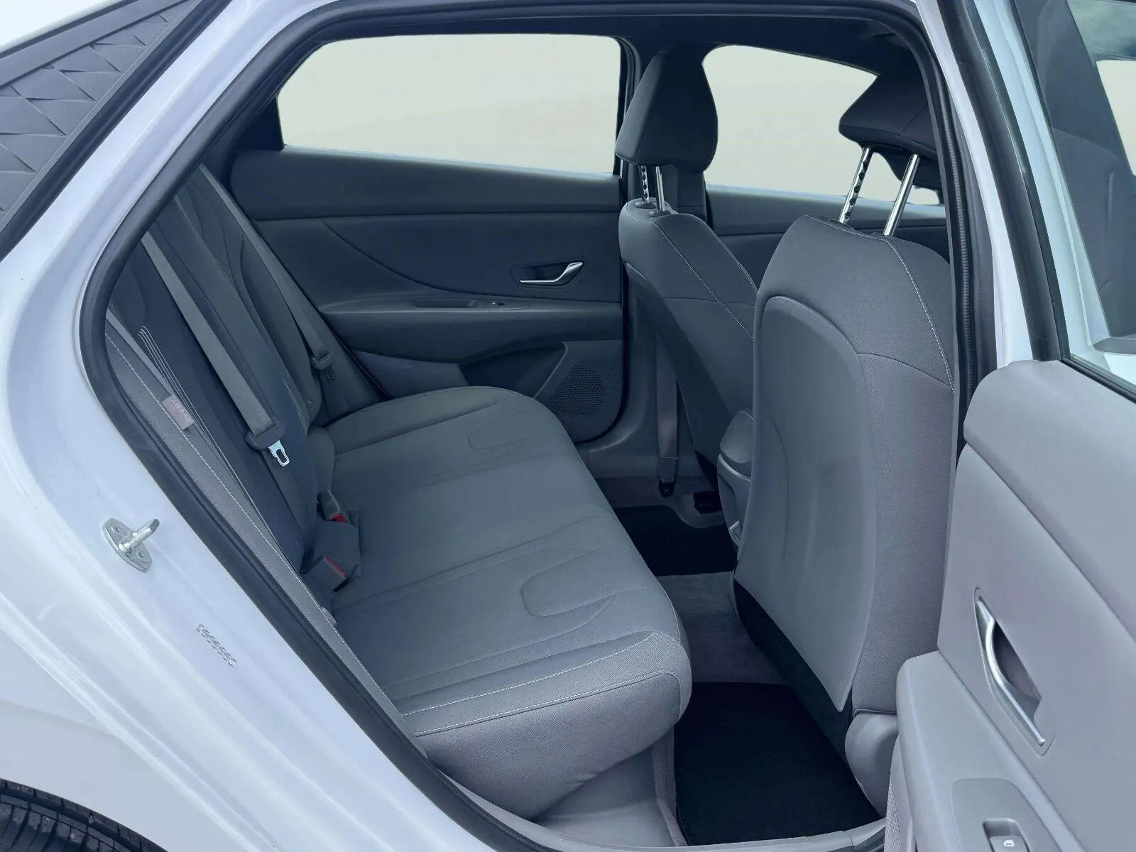 Hyundai Elantra photo 39