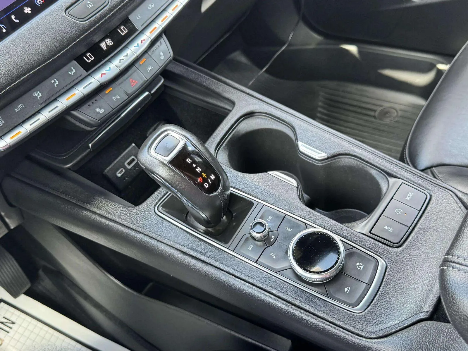 Cadillac XT4 photo 32