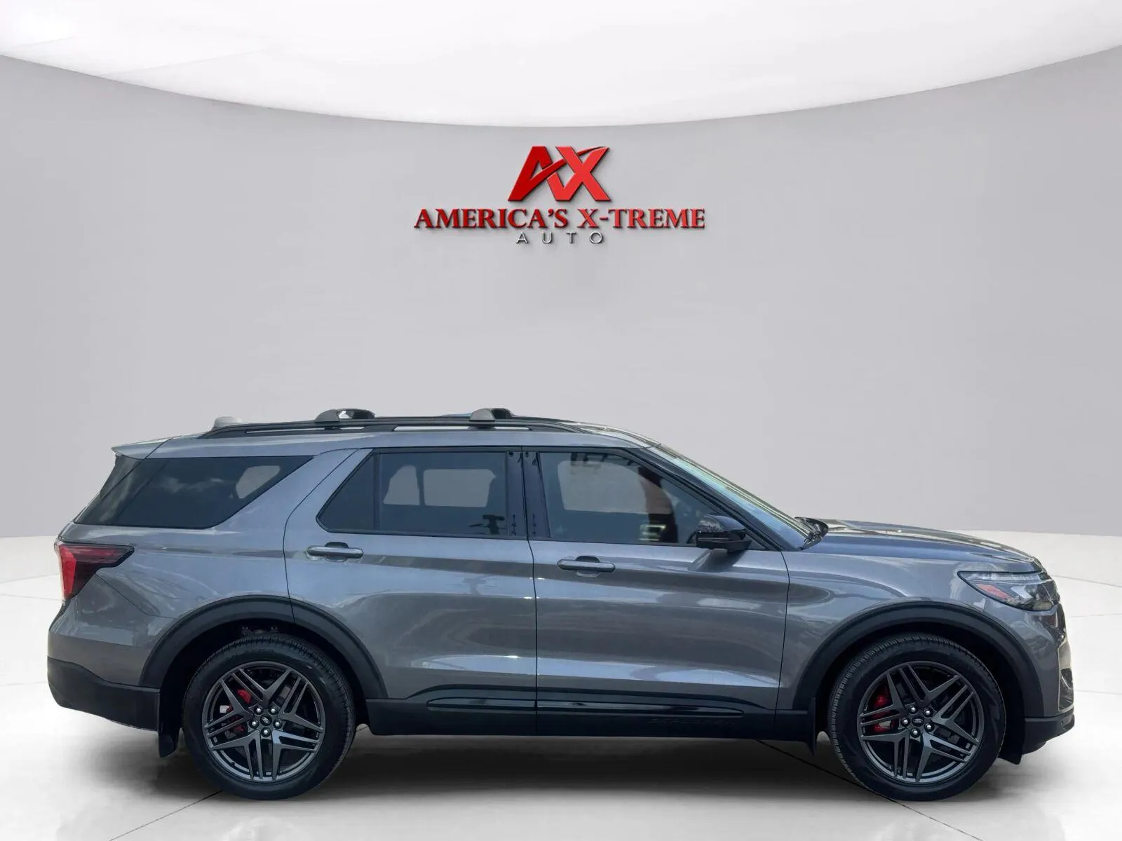 Ford Explorer photo 7