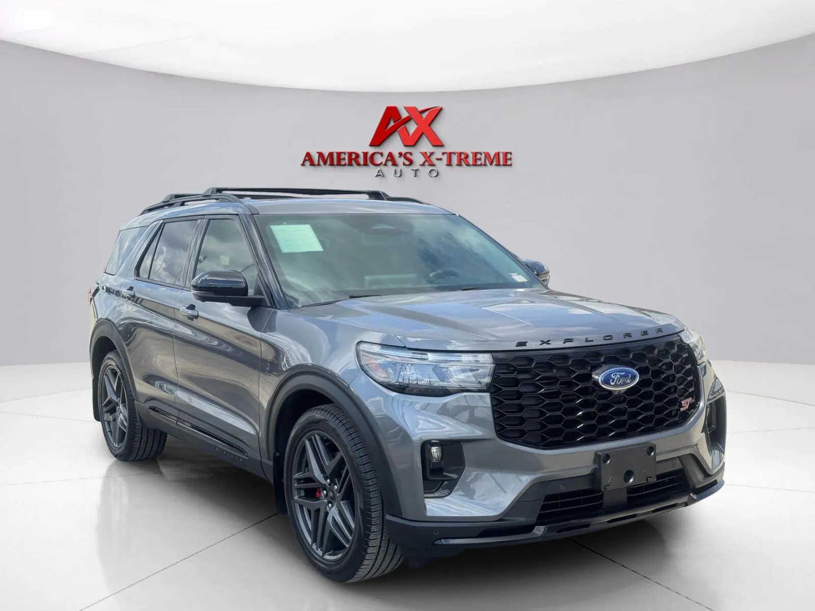 Ford Explorer photo 8