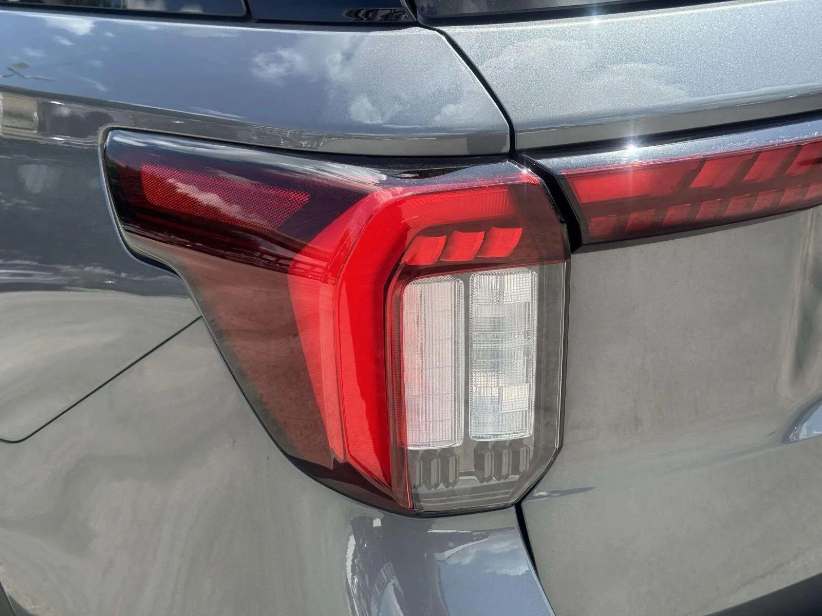Ford Explorer photo 14