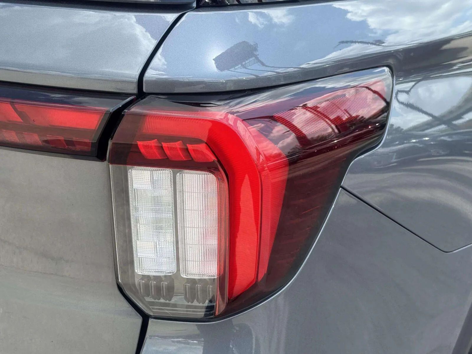 Ford Explorer photo 15