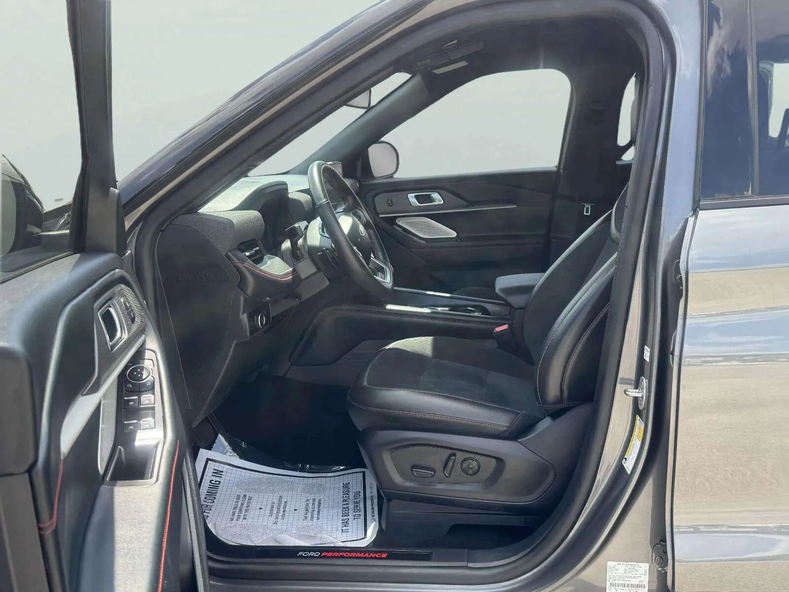 Ford Explorer photo 16
