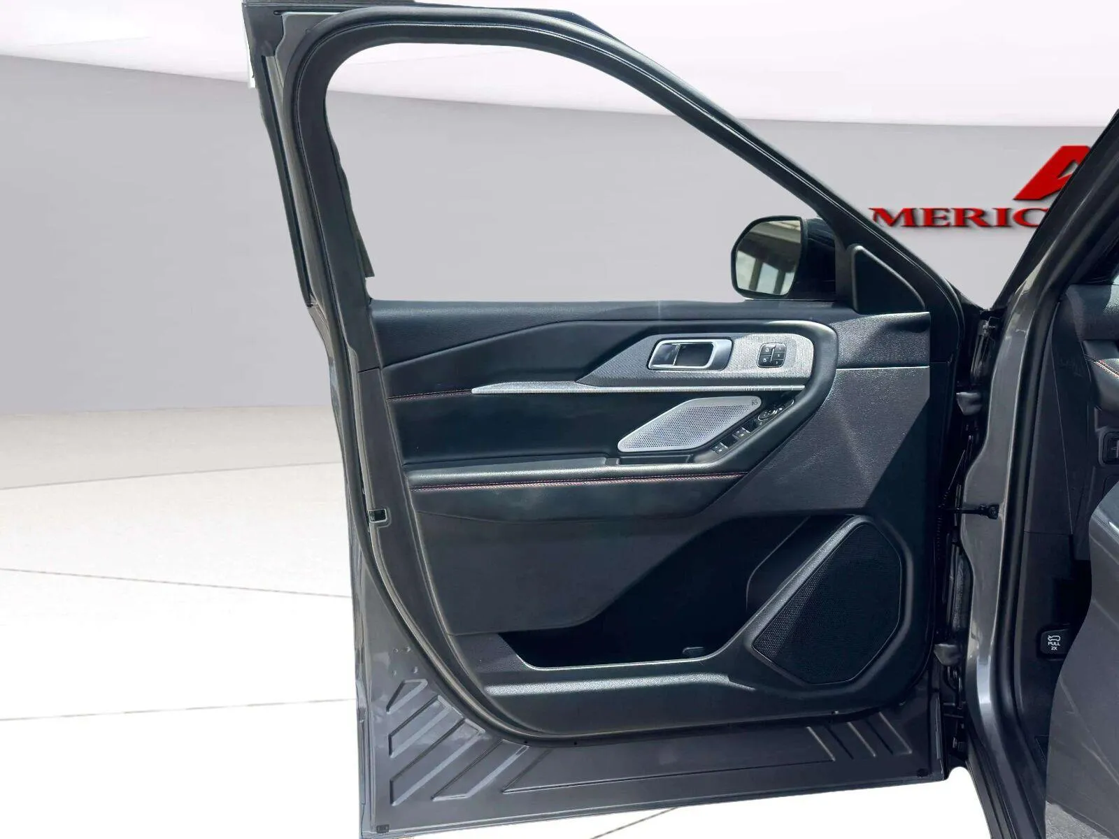 Ford Explorer photo 17