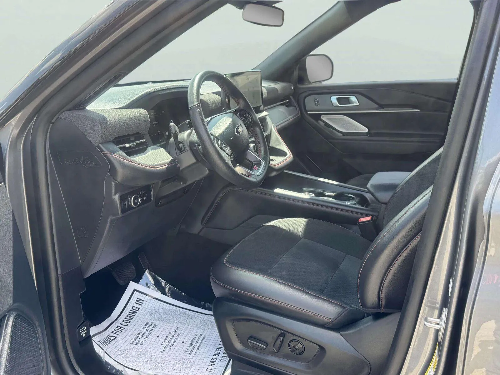Ford Explorer photo 21