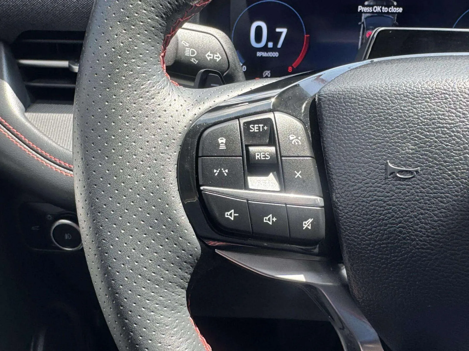 Ford Explorer photo 26