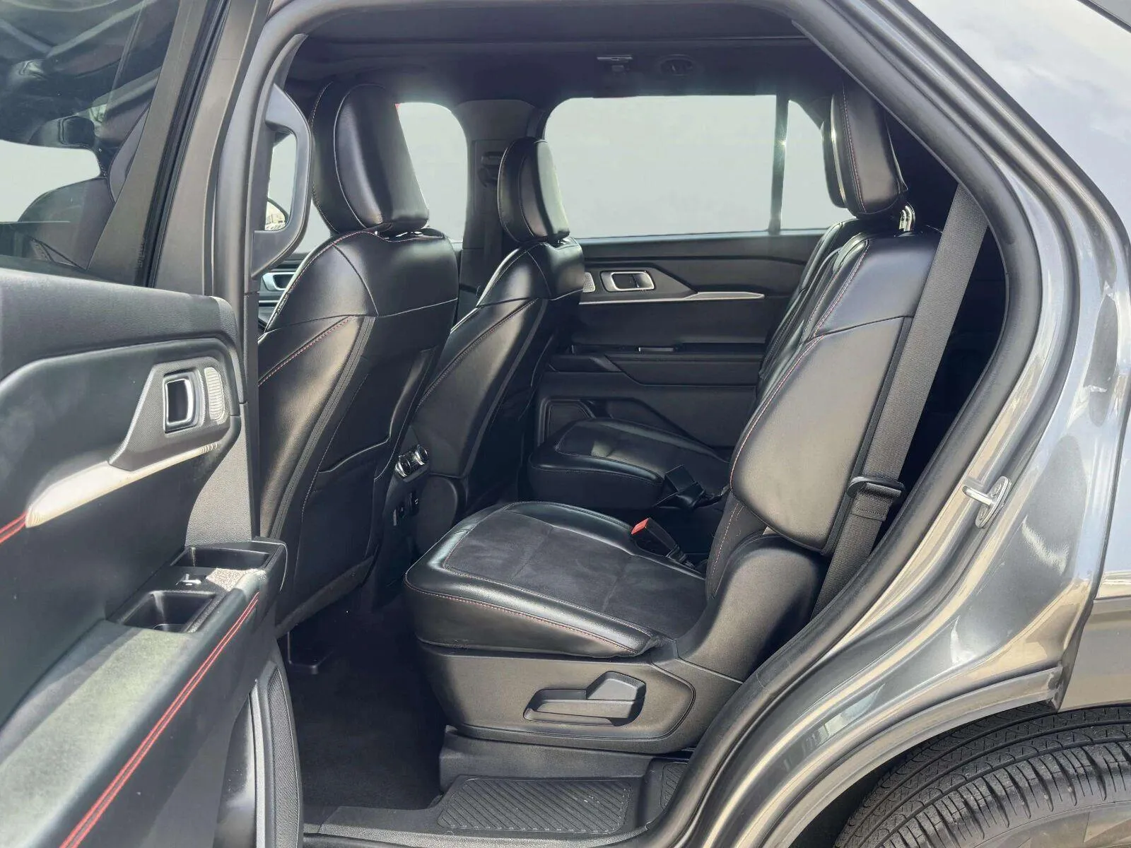 Ford Explorer photo 35