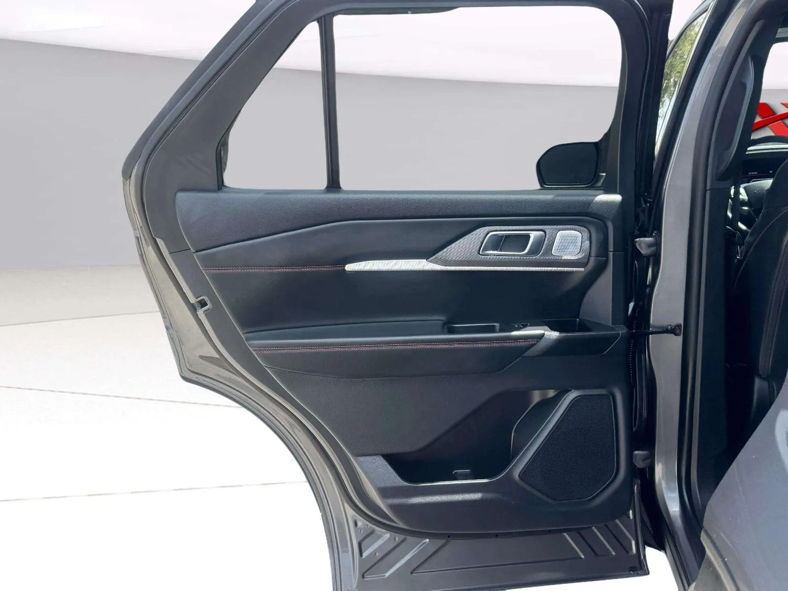 Ford Explorer photo 36