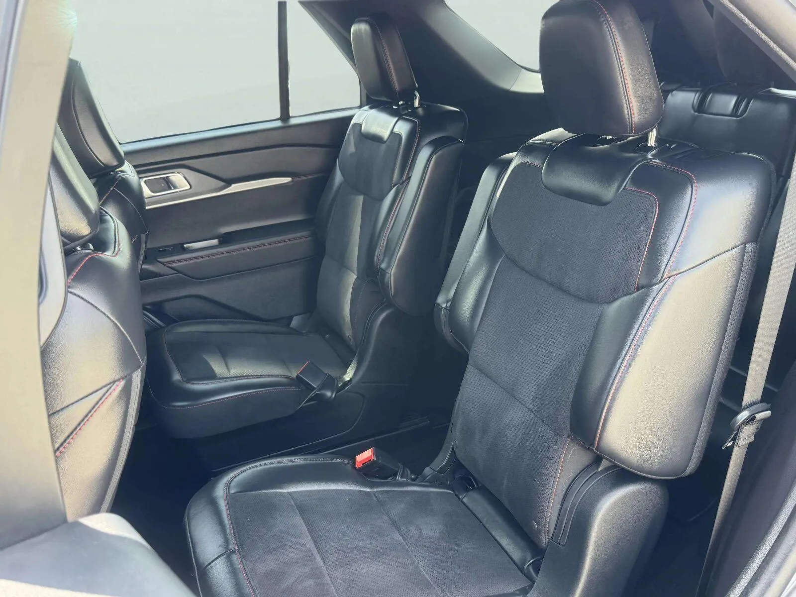 Ford Explorer photo 39